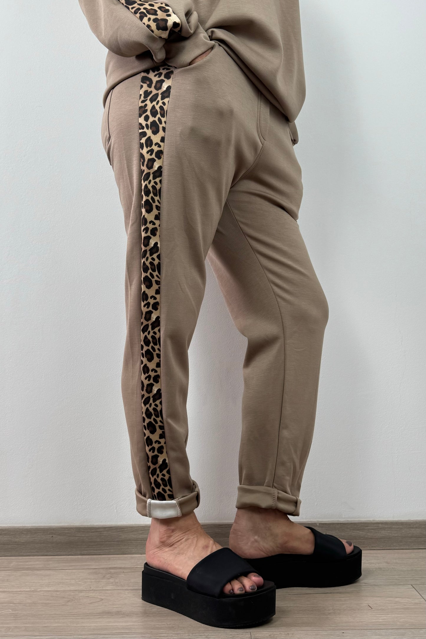 Jogpants Damen – Animal-Print Seitenstreifen & Kordelzug