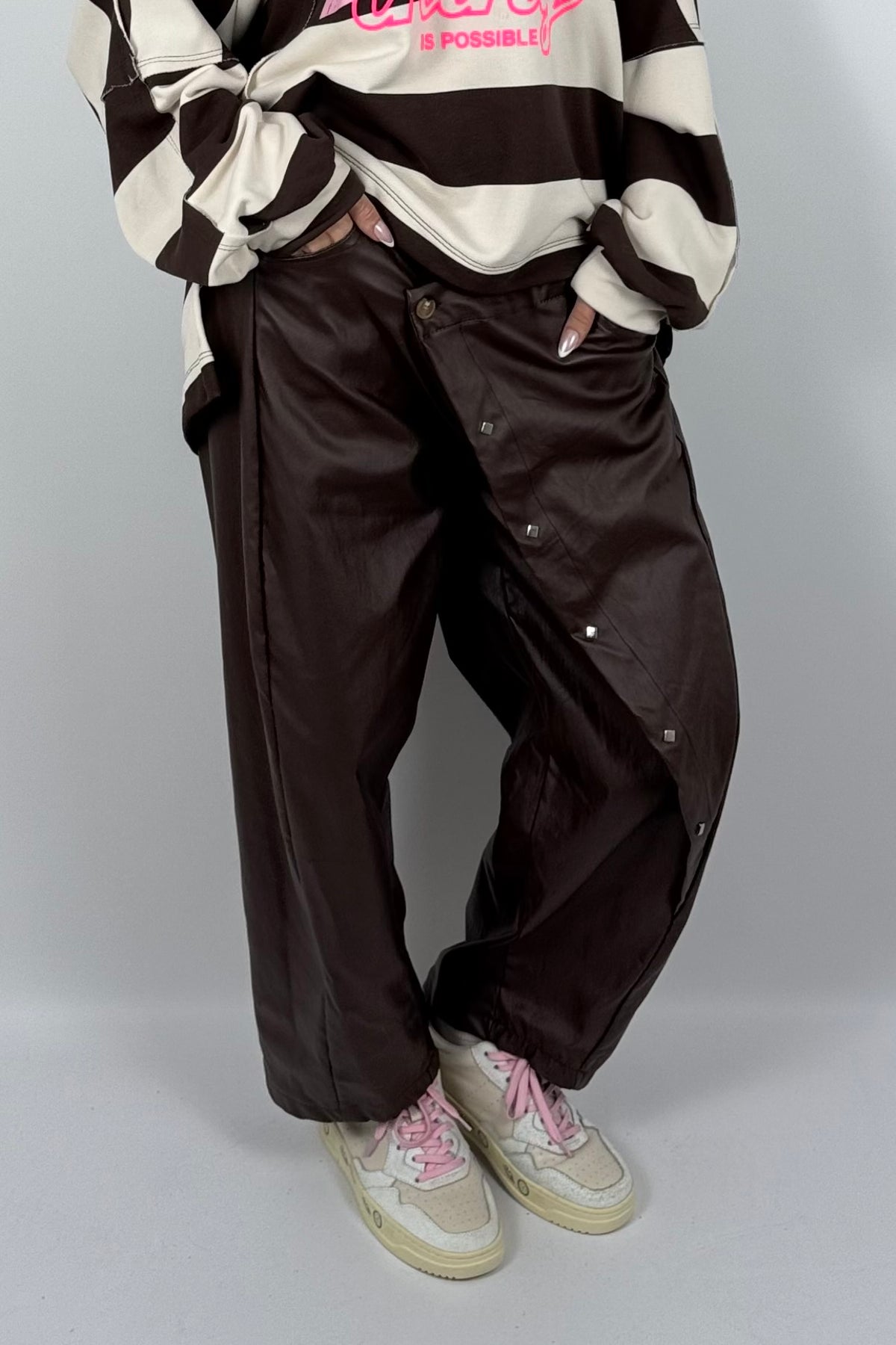 Damen Lederlook-Hose mit asymmetrischem Detail – Schoko