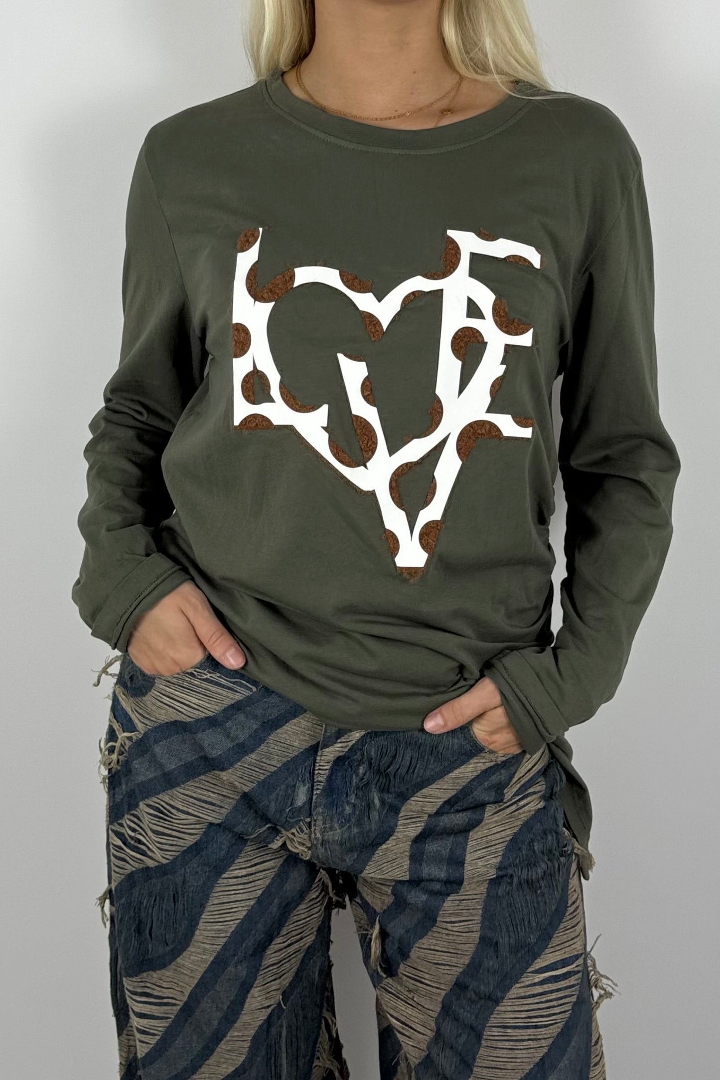 Damen Longshirt „LOVE“ mit Herz-Print – Oversize-Khaki