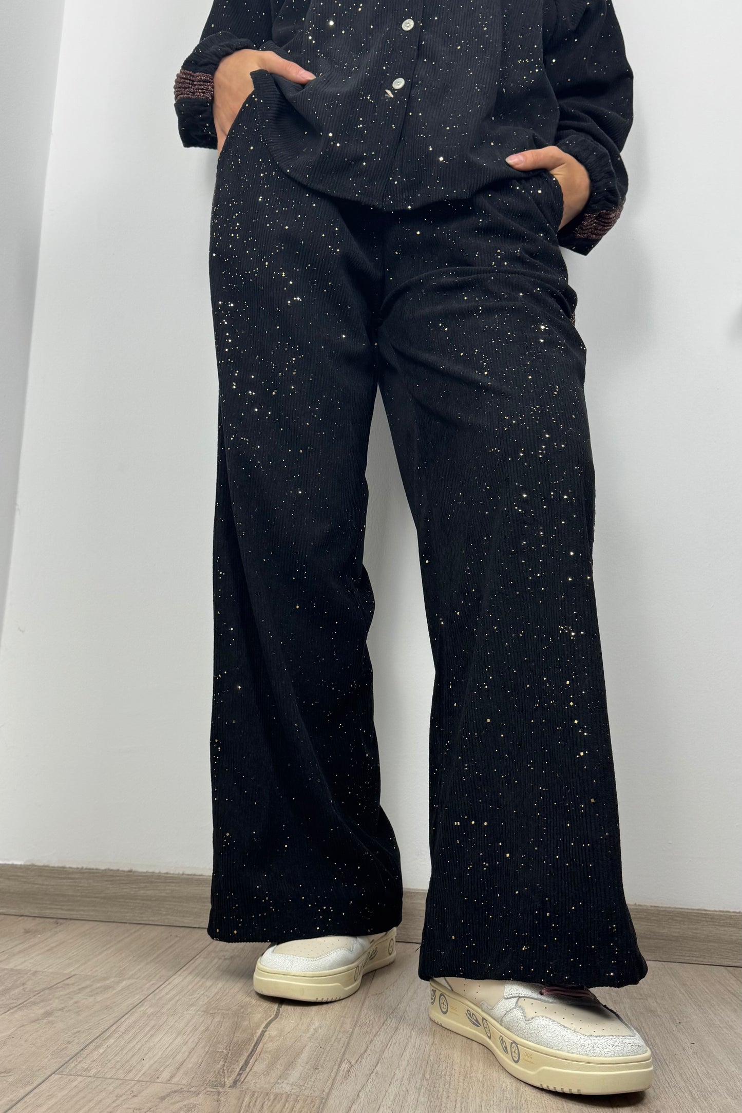 Cordhose mit Glitzerdetails –Schwarz