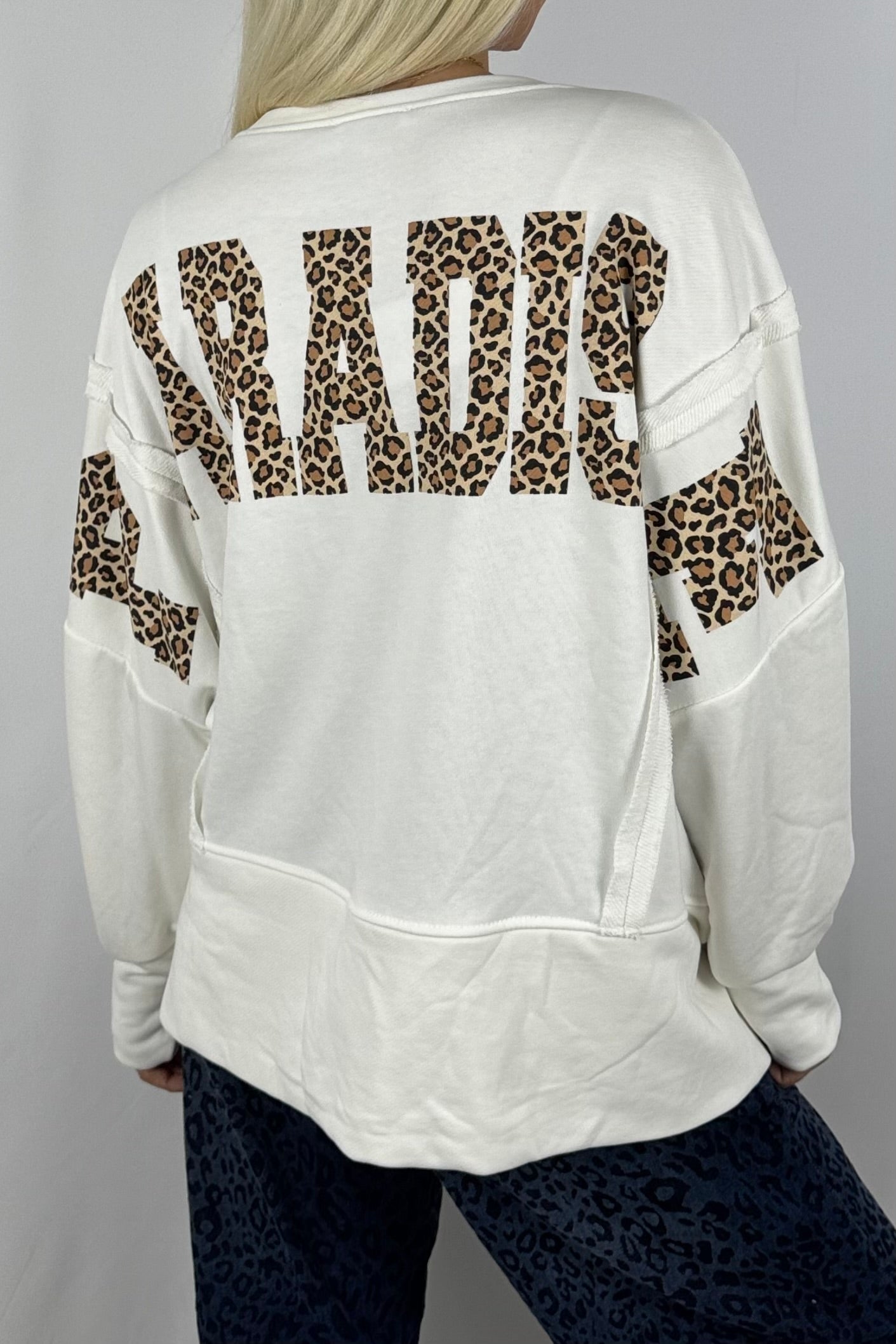 Damen Sweatshirt „PARADISE“ – Leo Print Oversize-Weiß