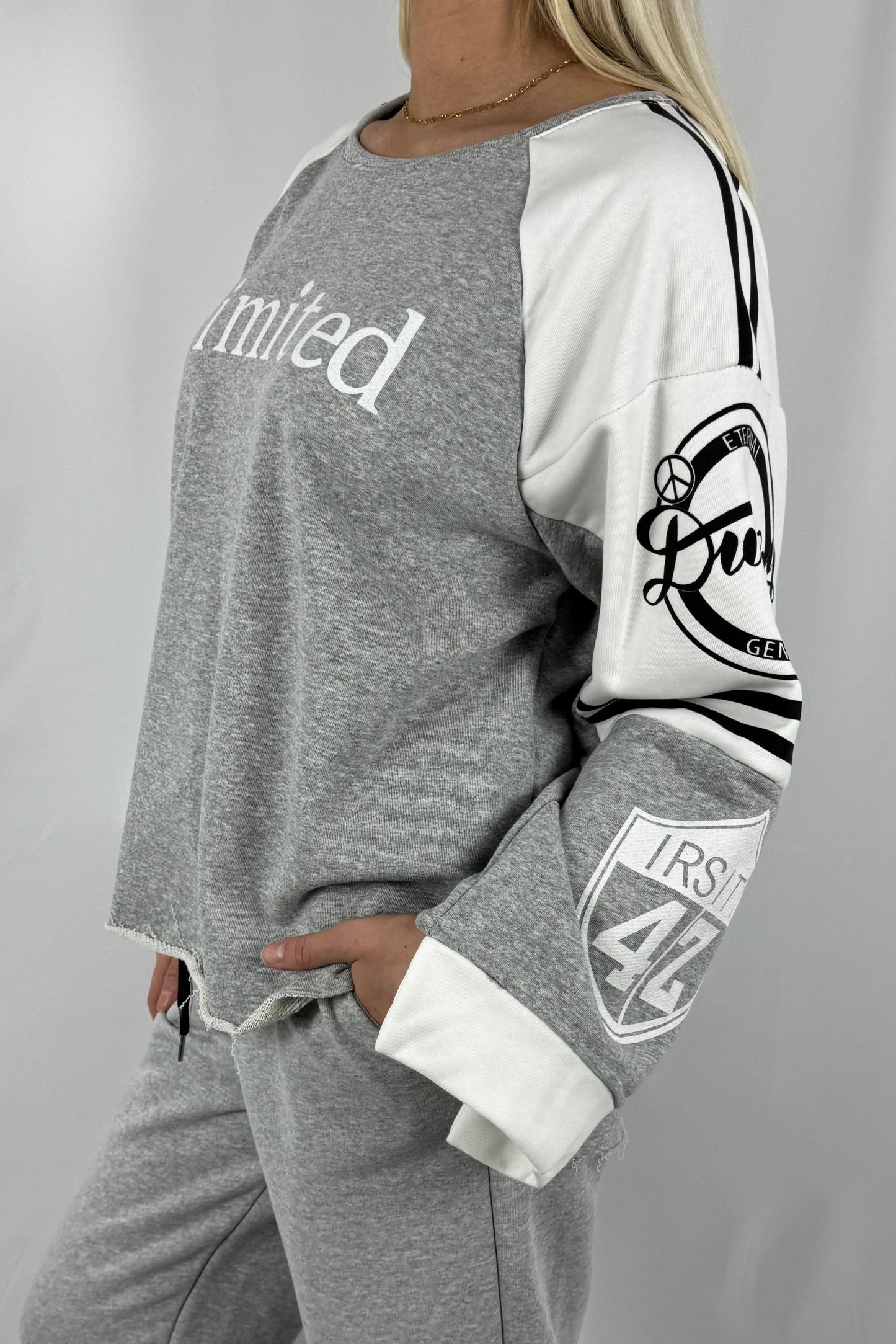 Damen Sweatshirt mit #limited Print und Statement Ärmeln-grau