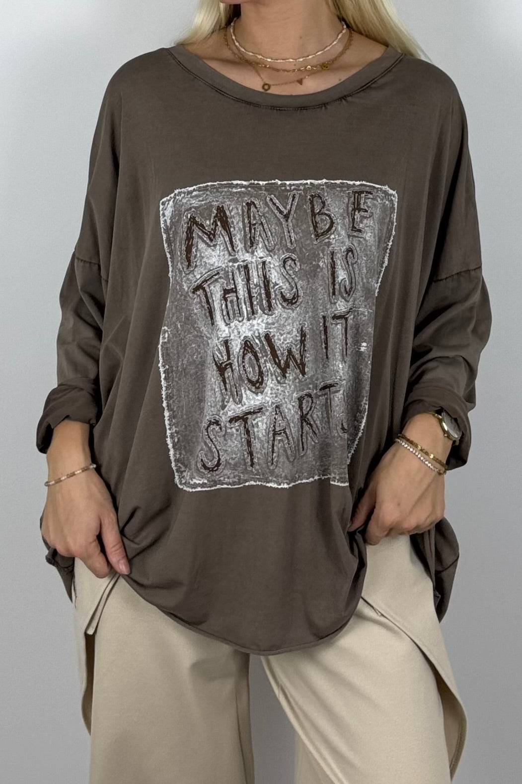 Damen Oversize Shirt „Maybe This Is How It Starts“ – Schoko