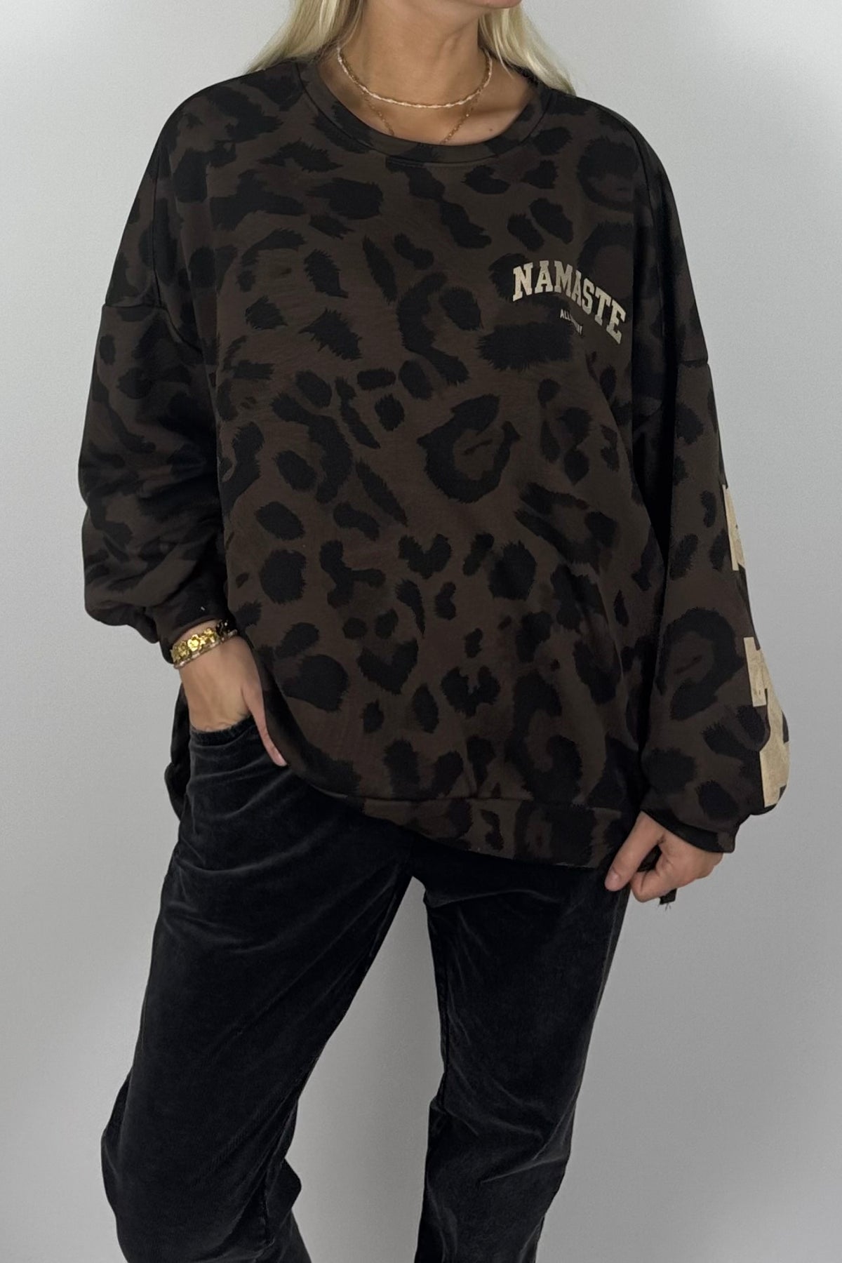 Leo Oversize Sweatshirt „Namaste“-Schoko