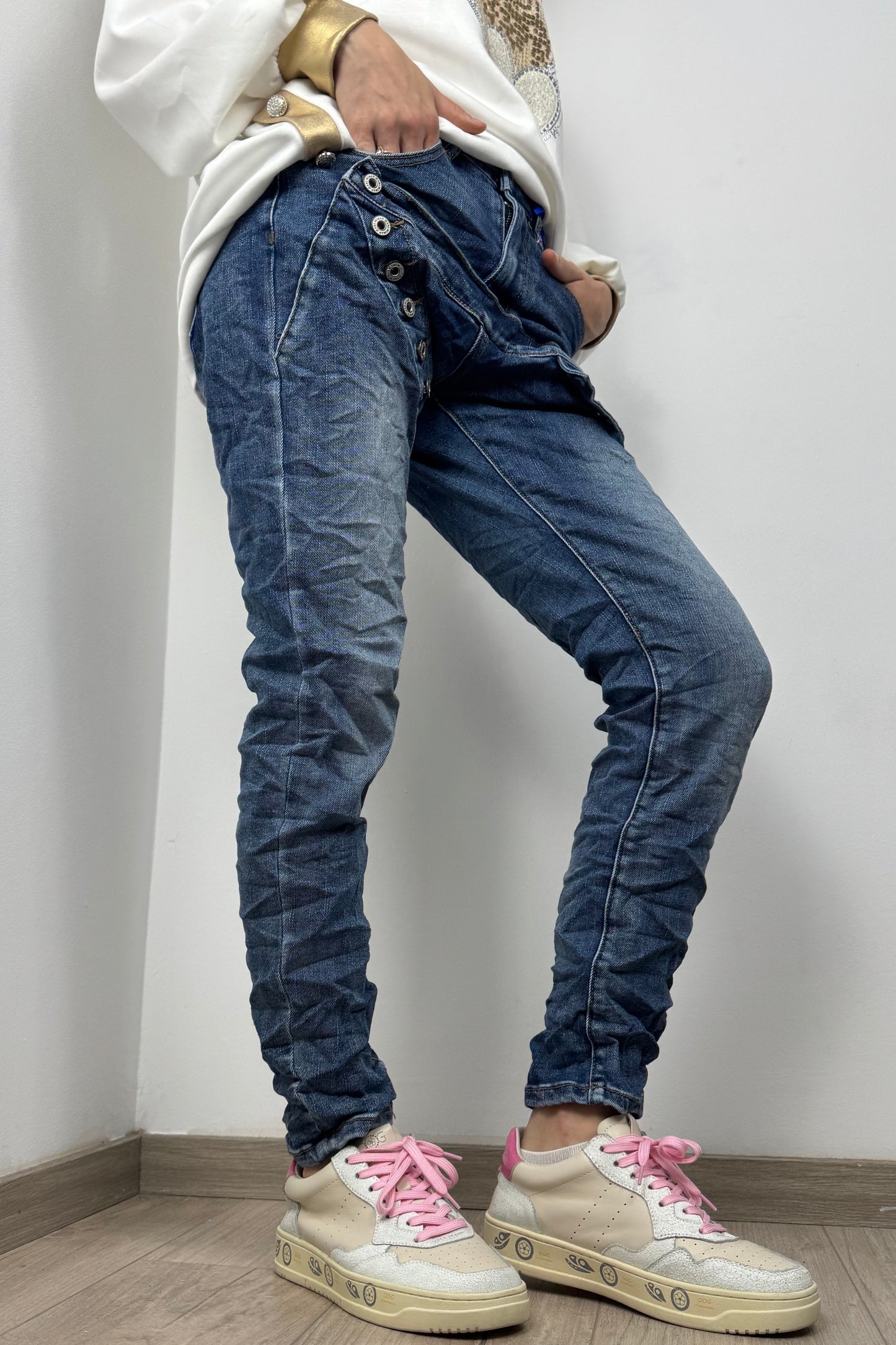 Jeans mit Knopf-Detail