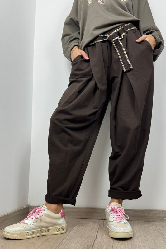 Bequeme Damenhose mit elastischem Bund und Gürtel-Choco