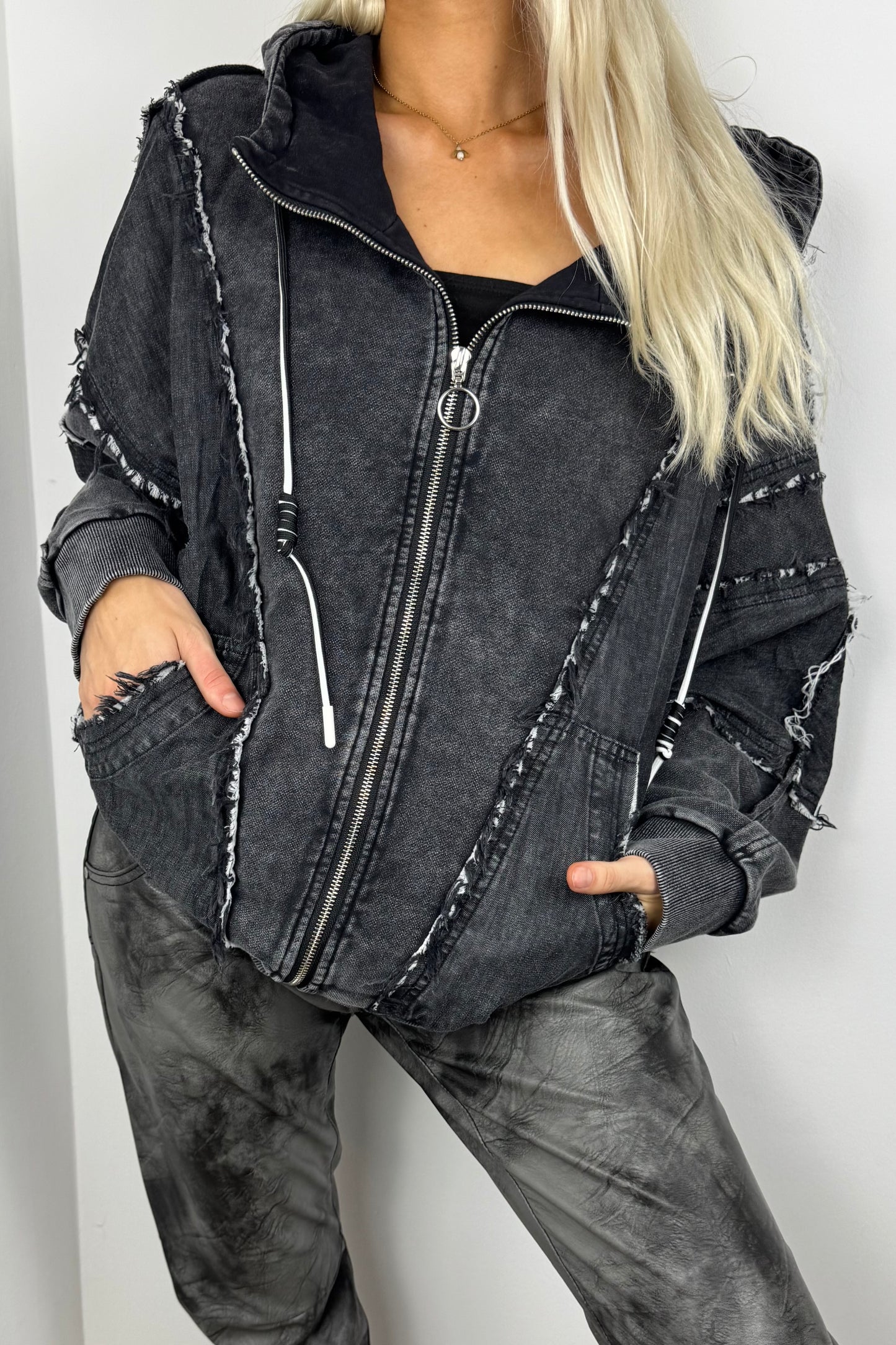 Oversize-Hoodie mit Zipper & Raw-Details –Schwarz