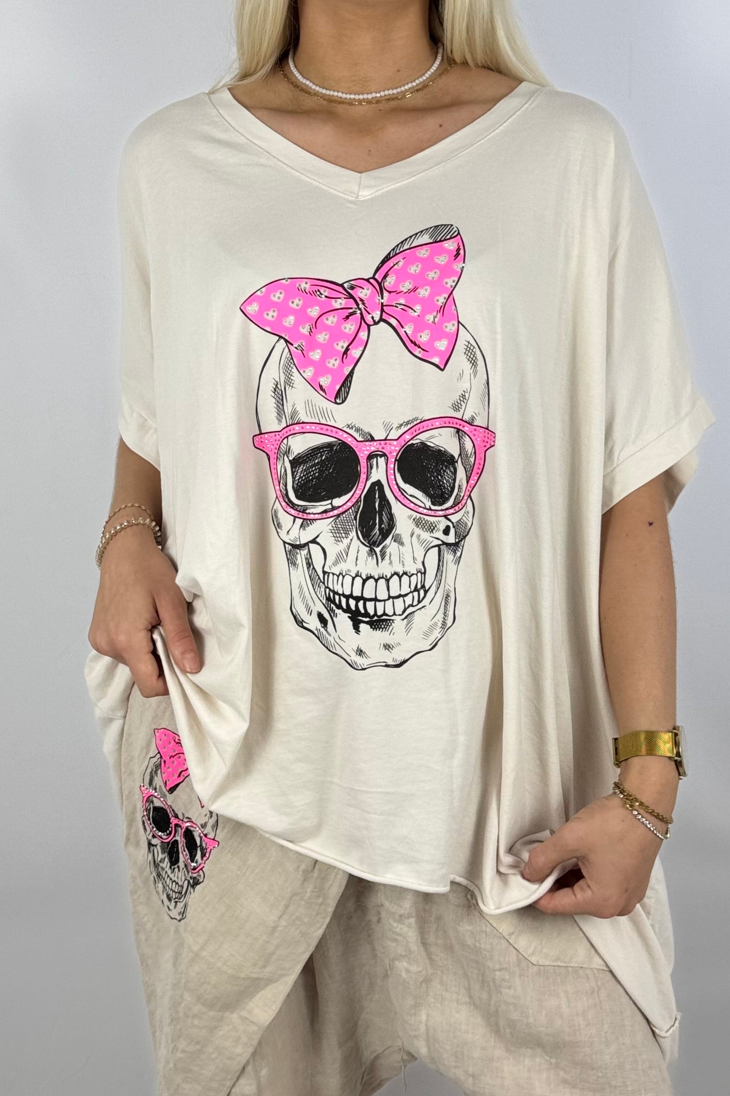 Oversize-Shirt mit Skull-Print & Neon-Details-Beige