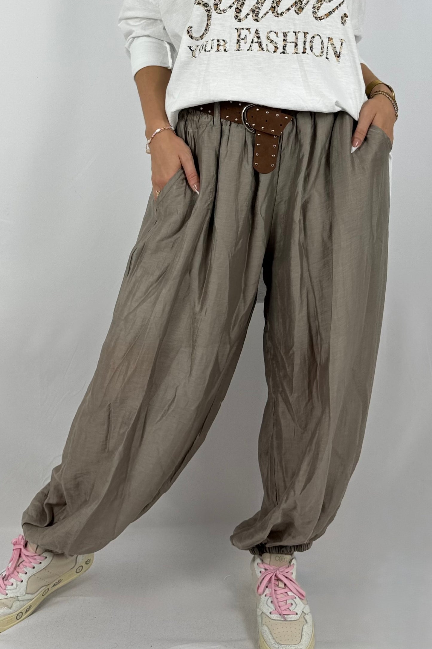 Lässige Ballonhose mit Nietengürtel-Mud