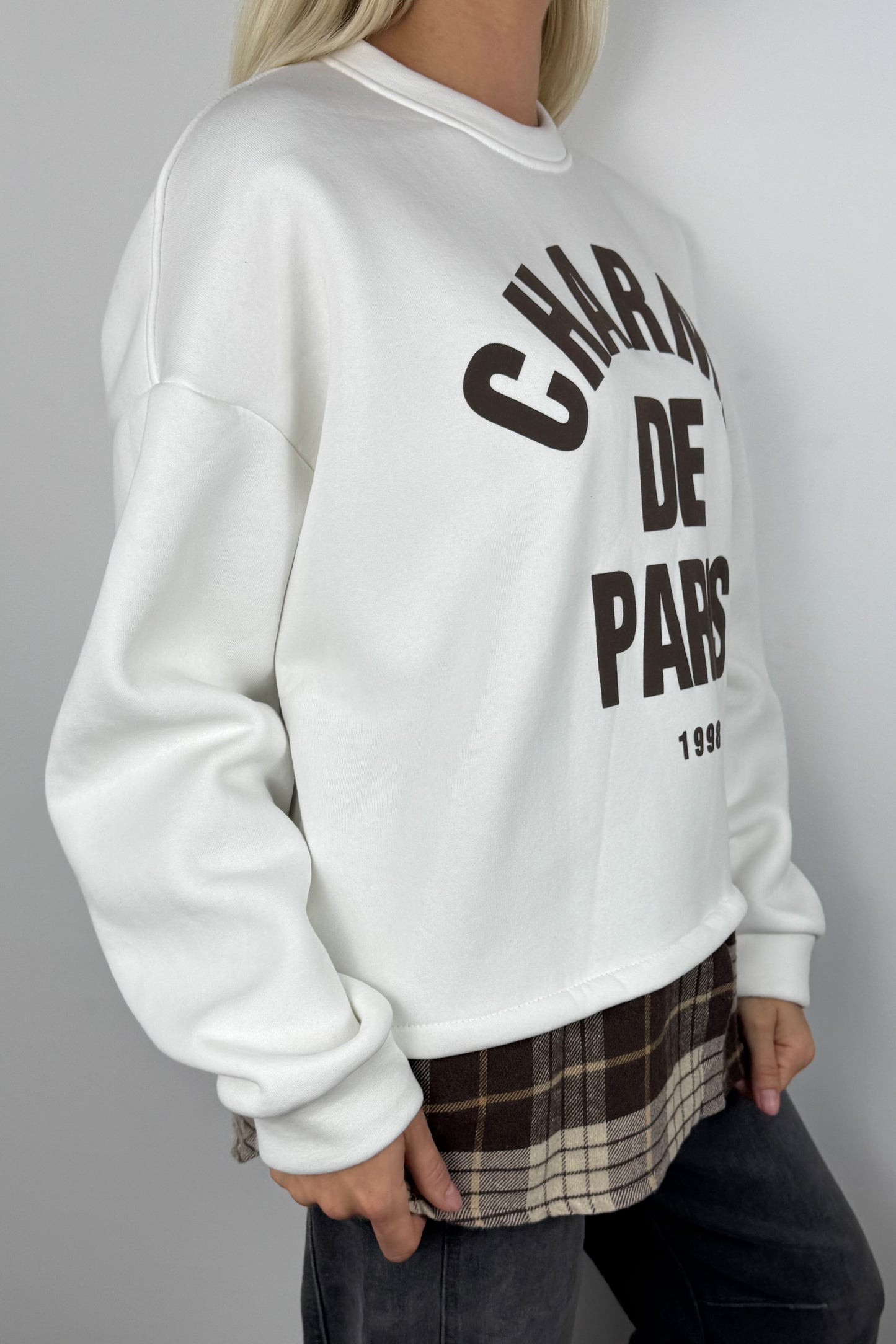 Sweatshirt mit „Charme de Paris“ Print und Karodetail-Weiß