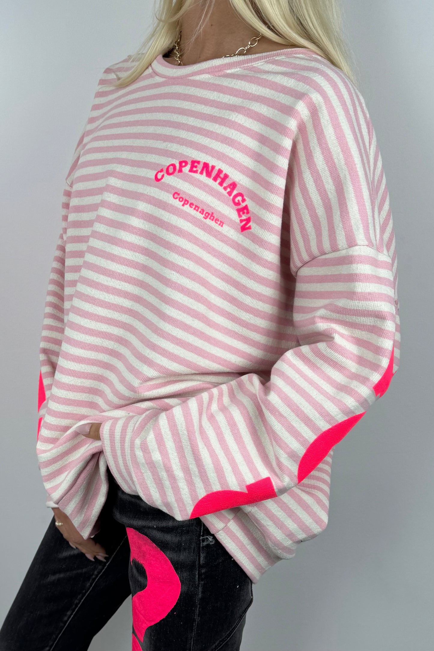 Gestreiftes Oversize-Shirt mit Print-Rosa