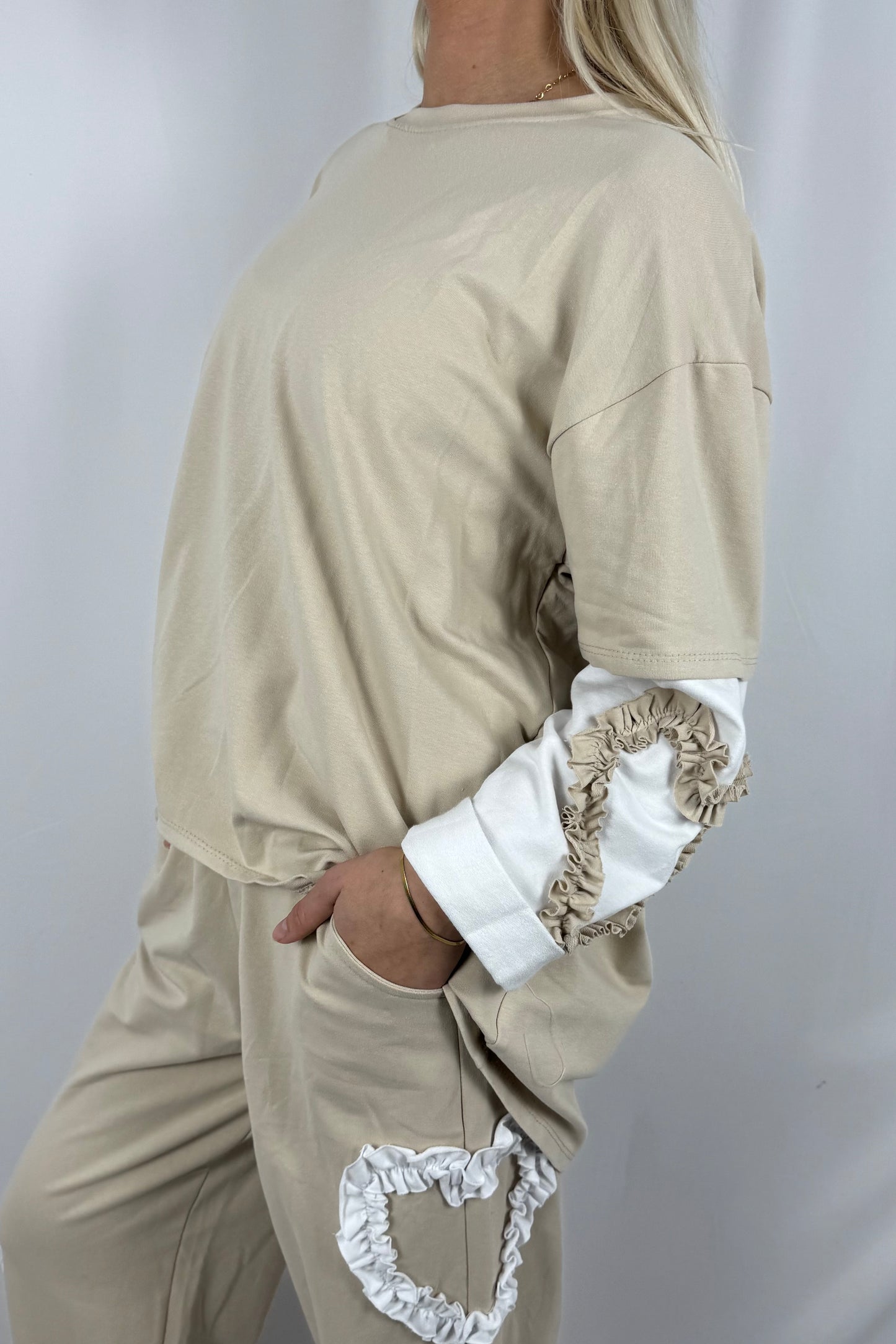 Damen Shirt mit Herz Applikation an den Ärmeln-Beige