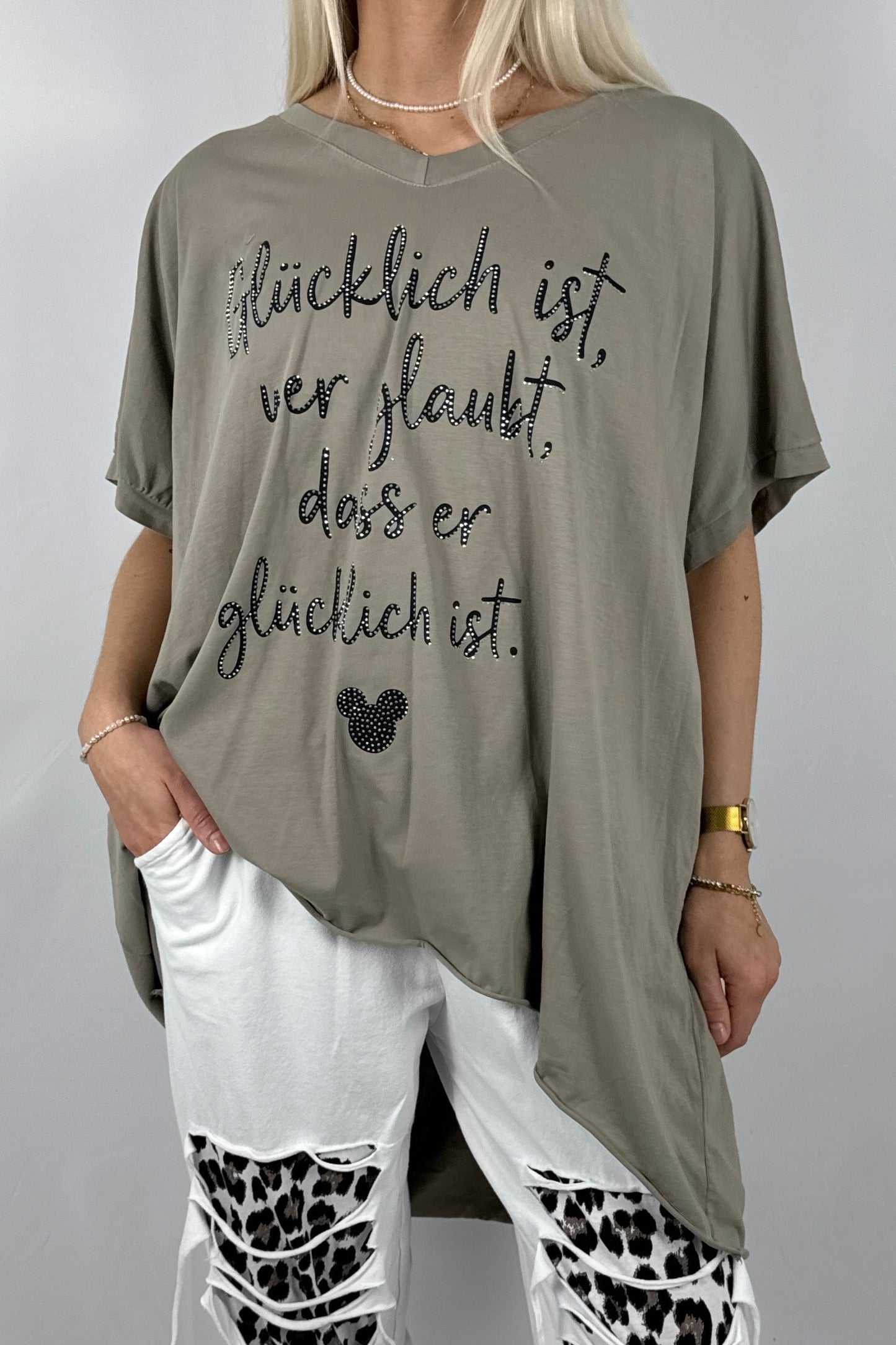 Oversize Shirt mit Schriftzug Glücklich ist – Lässiger Look-Mud