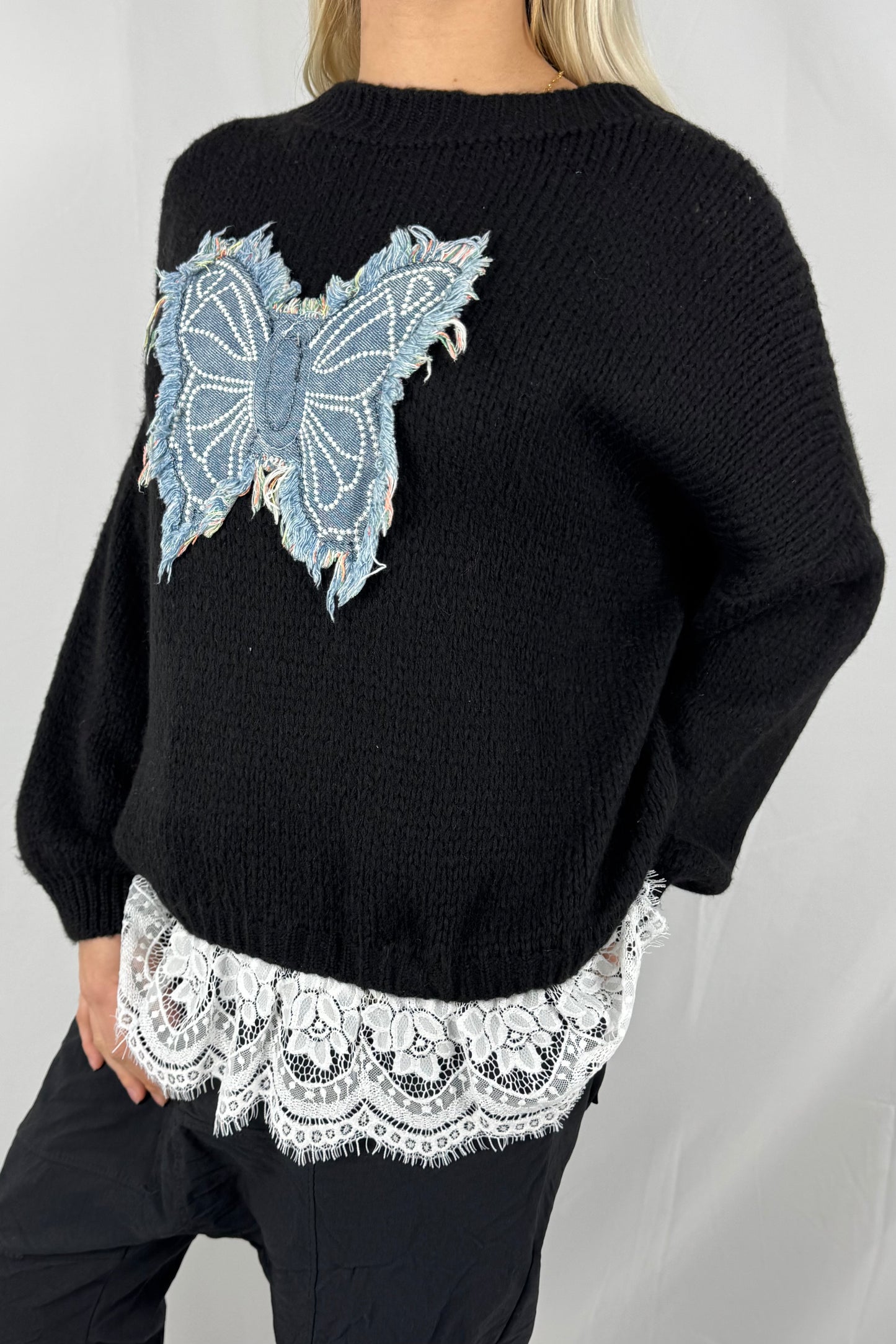 Strick Shirt mit Schmetterlings-Applikation & Spitzenabschluss-Schwarz