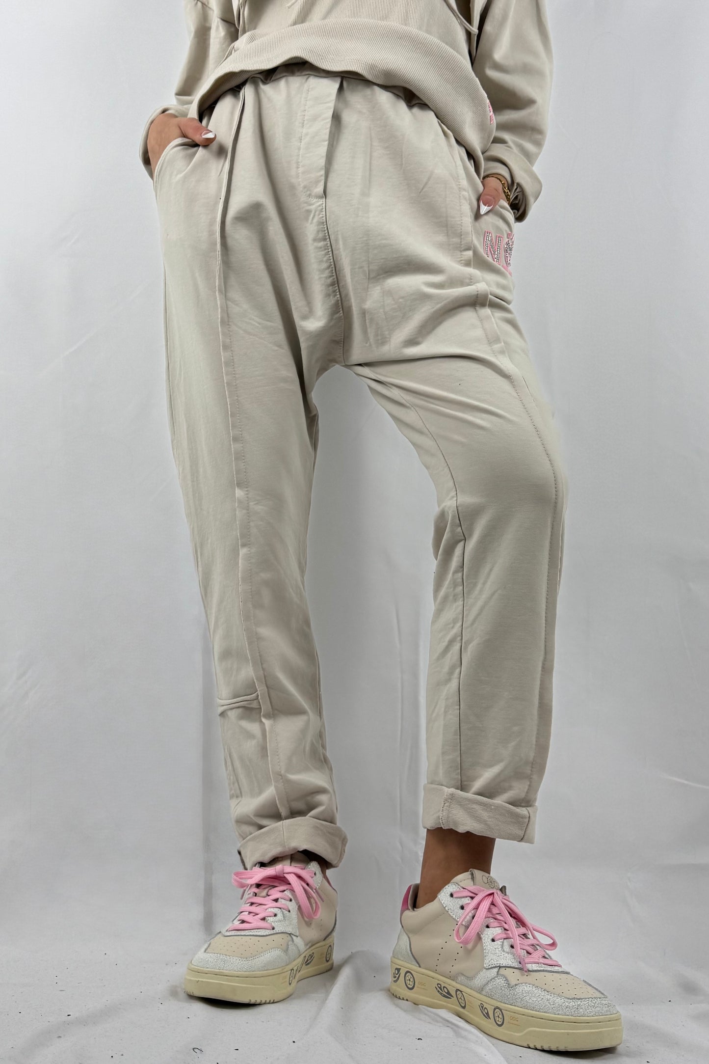 Lässige Jogpants mit Print – Beige