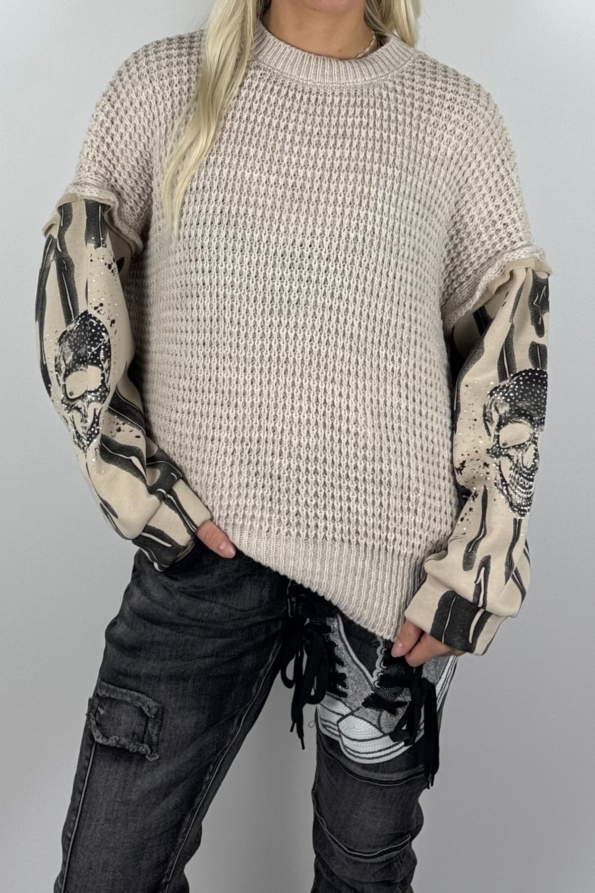 Damen-Pullover mit Strickstruktur und Totenkopfärmeln-Beige