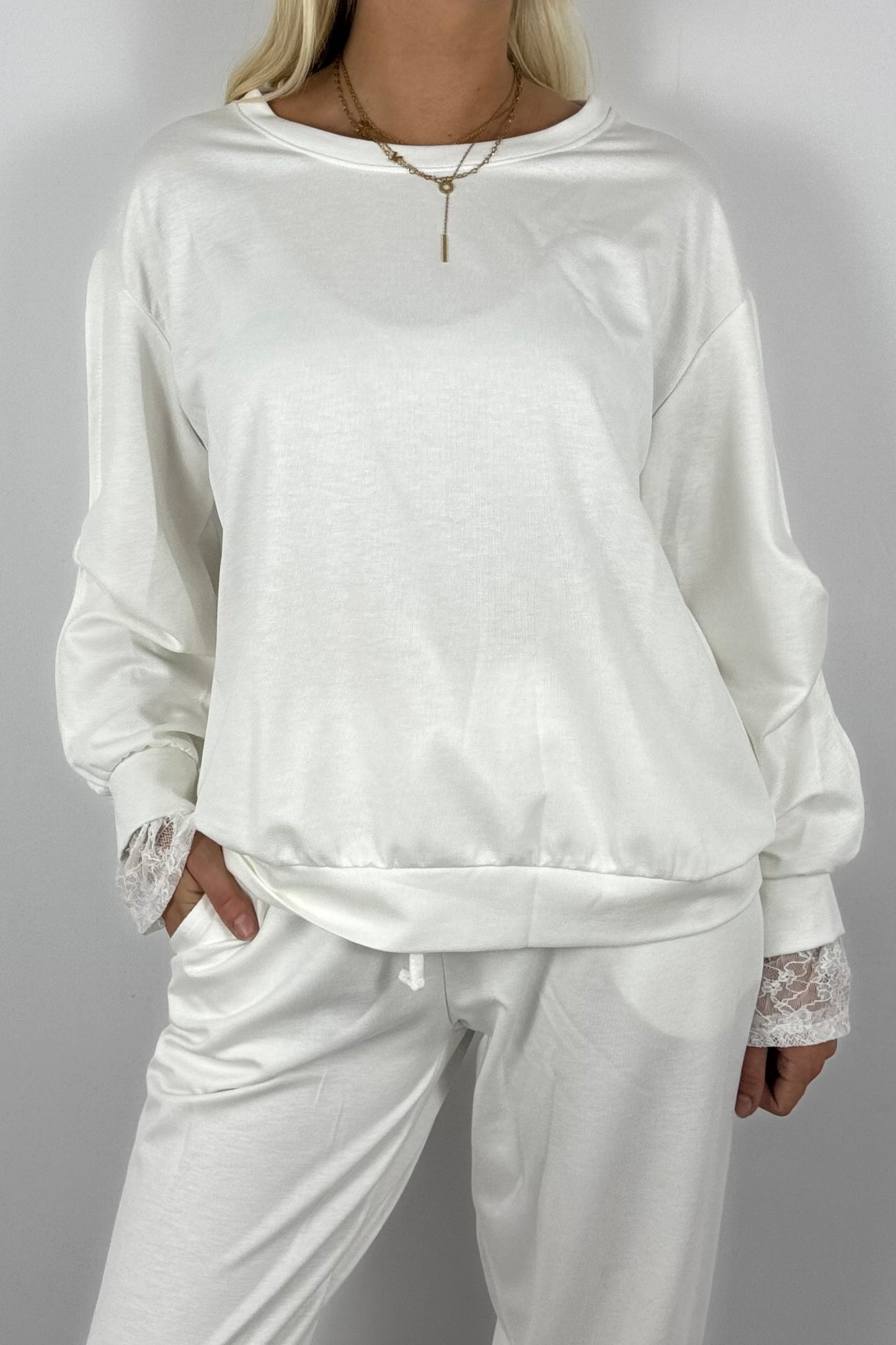 Damen Sweatshirt aus Viskose – Oversize mit Raffärmeln-Weiß
