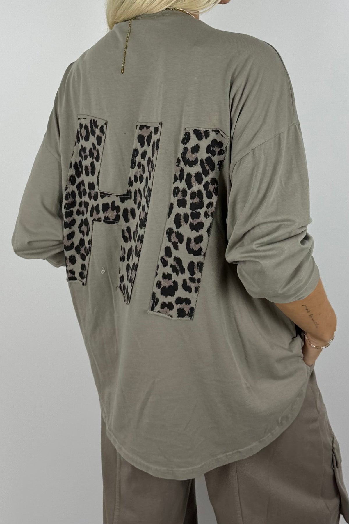 Oversize Longshirt mit Leo-Detail –Mud