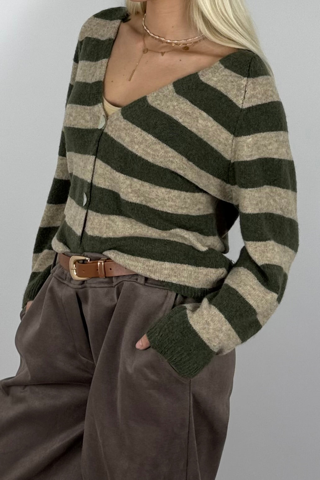 Damen Strickjacke gestreift mit Knöpfen – Khaki