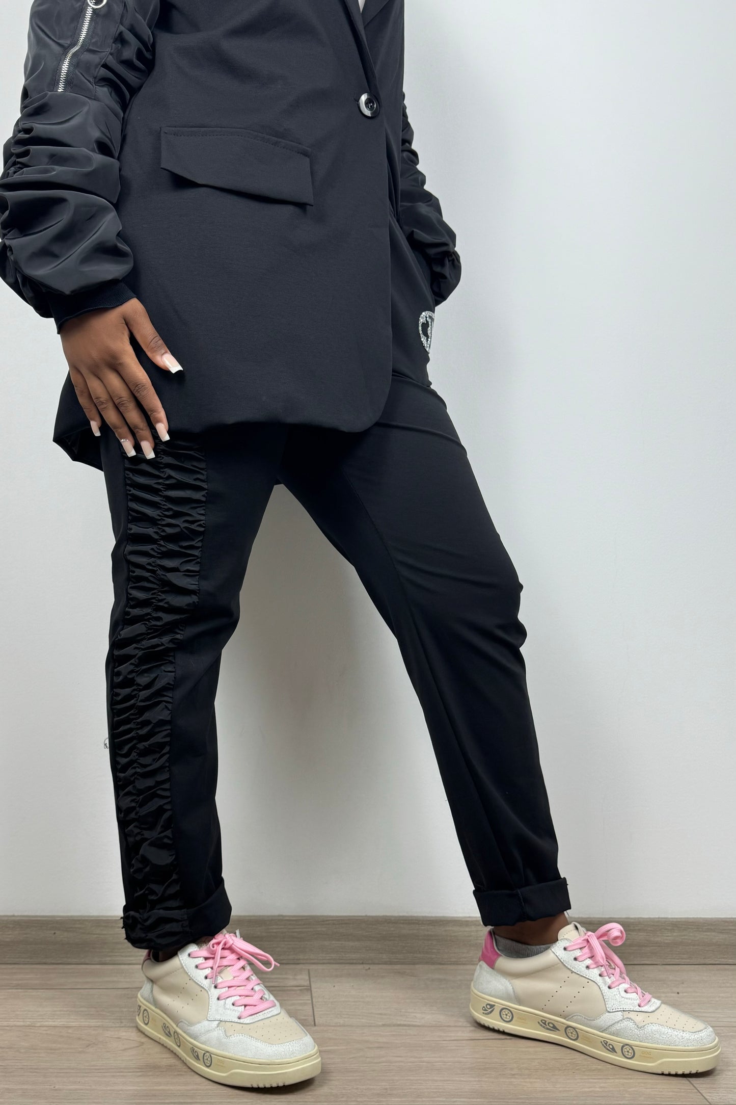 Jogpants mit Rüschen-Details und Glitzer-Emblem-Schwarz