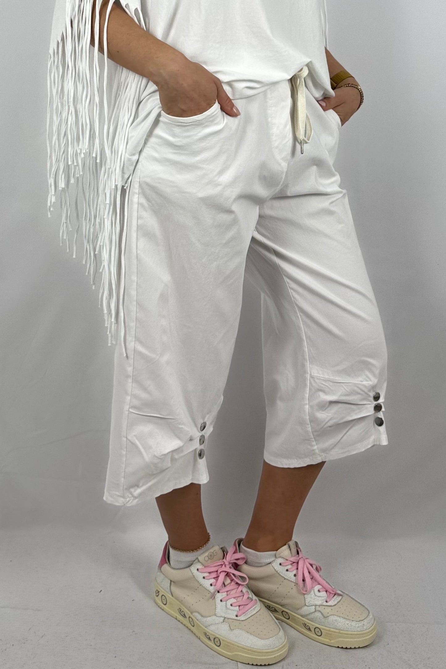 7/8-Hose mit Knopfdetail & Paperbag-Bund-Weiß
