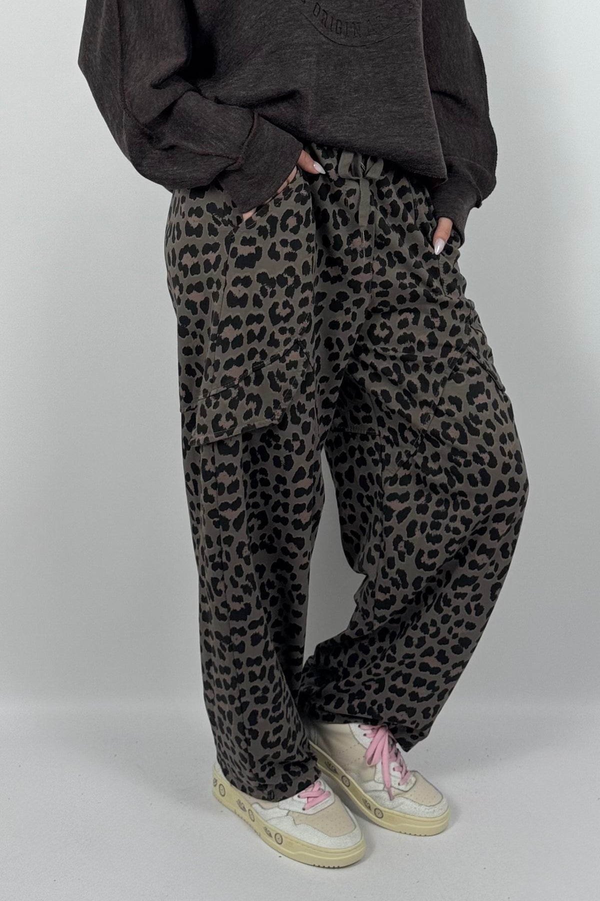 Modische Damen Cargo-Balloonhose mit Leo-Muster –Mud