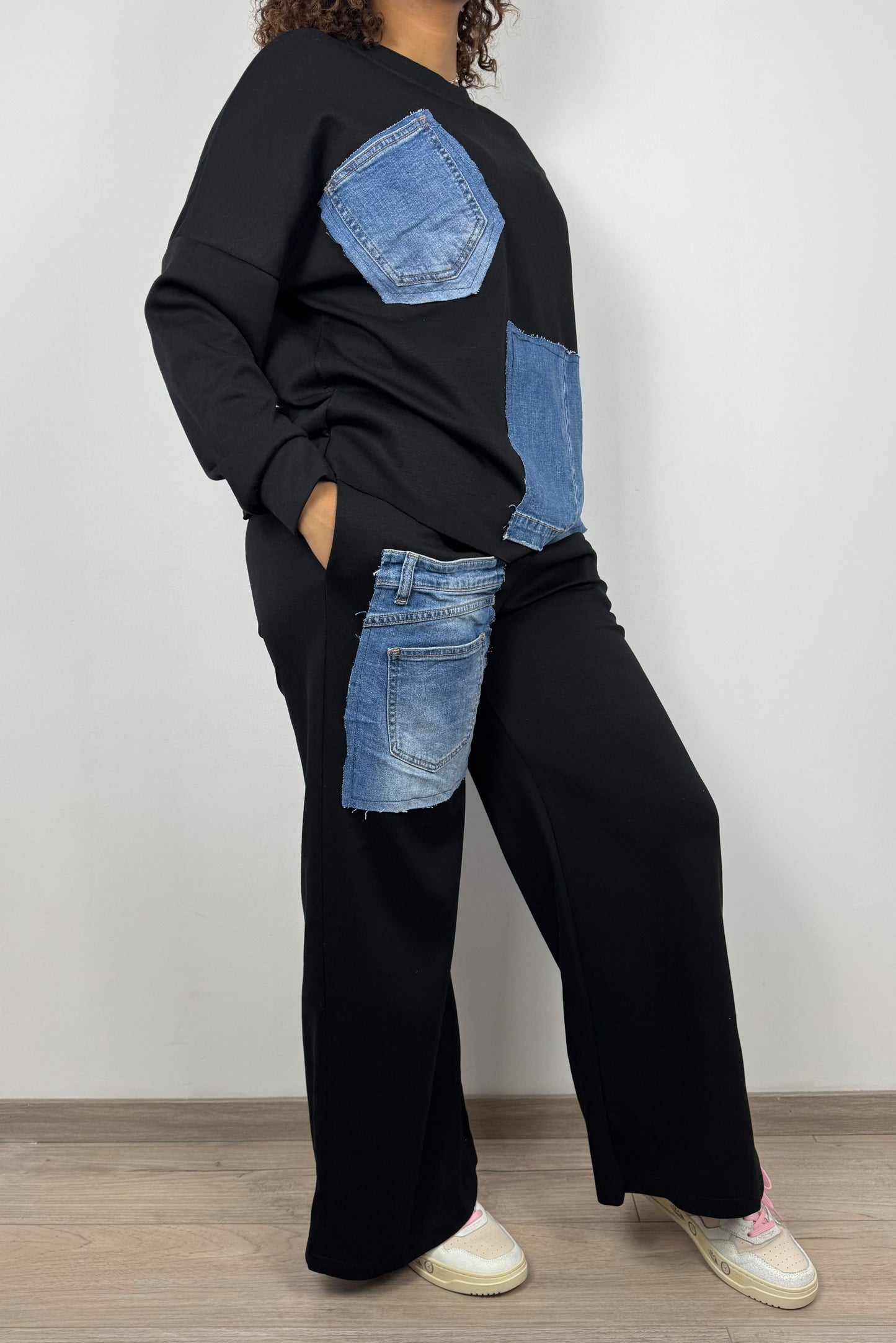 Zweiteiliger Damen-Anzug: Sweater & Hose mit Jeans-Details