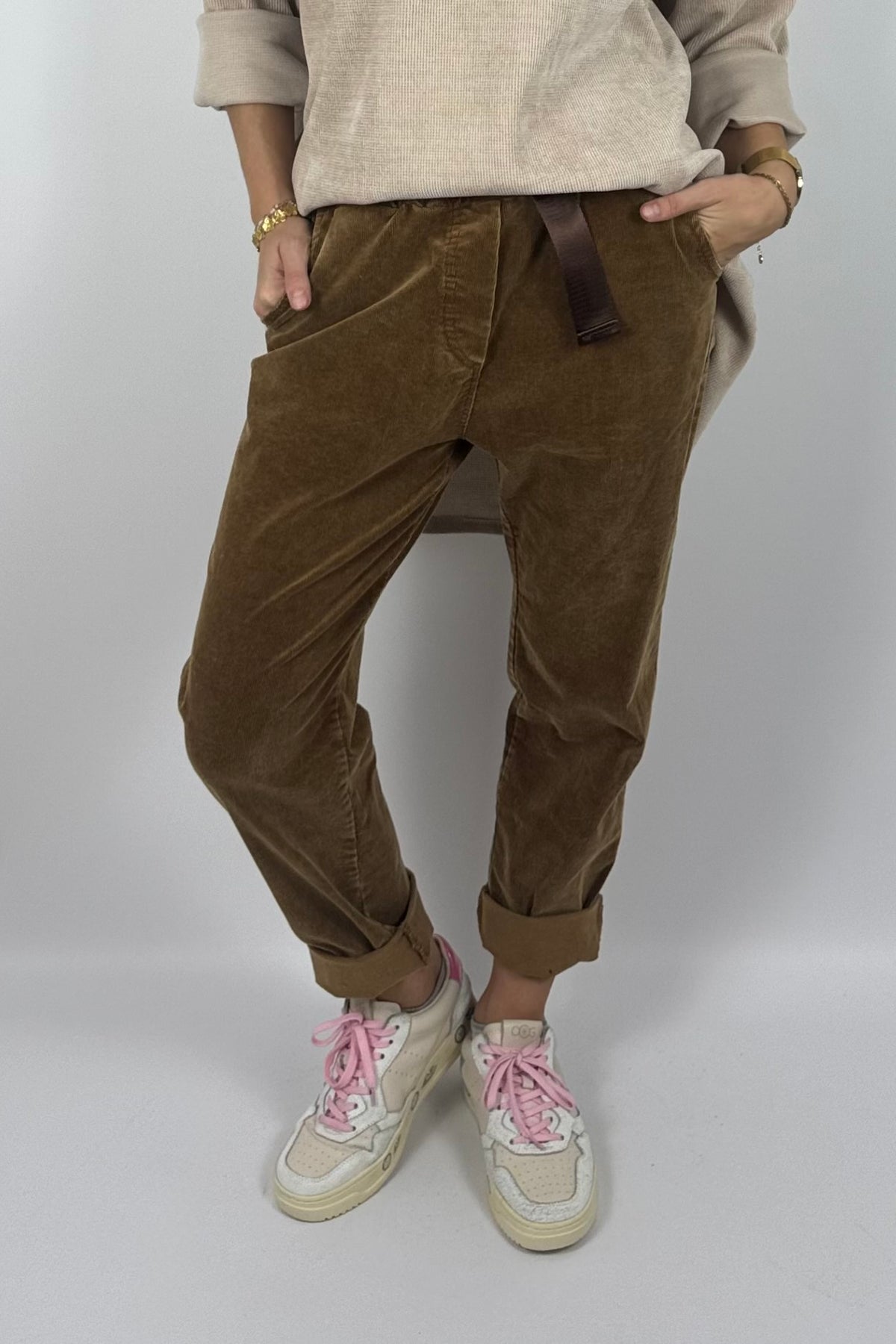 Damen Cordhose mit Gürtel – Kamel
