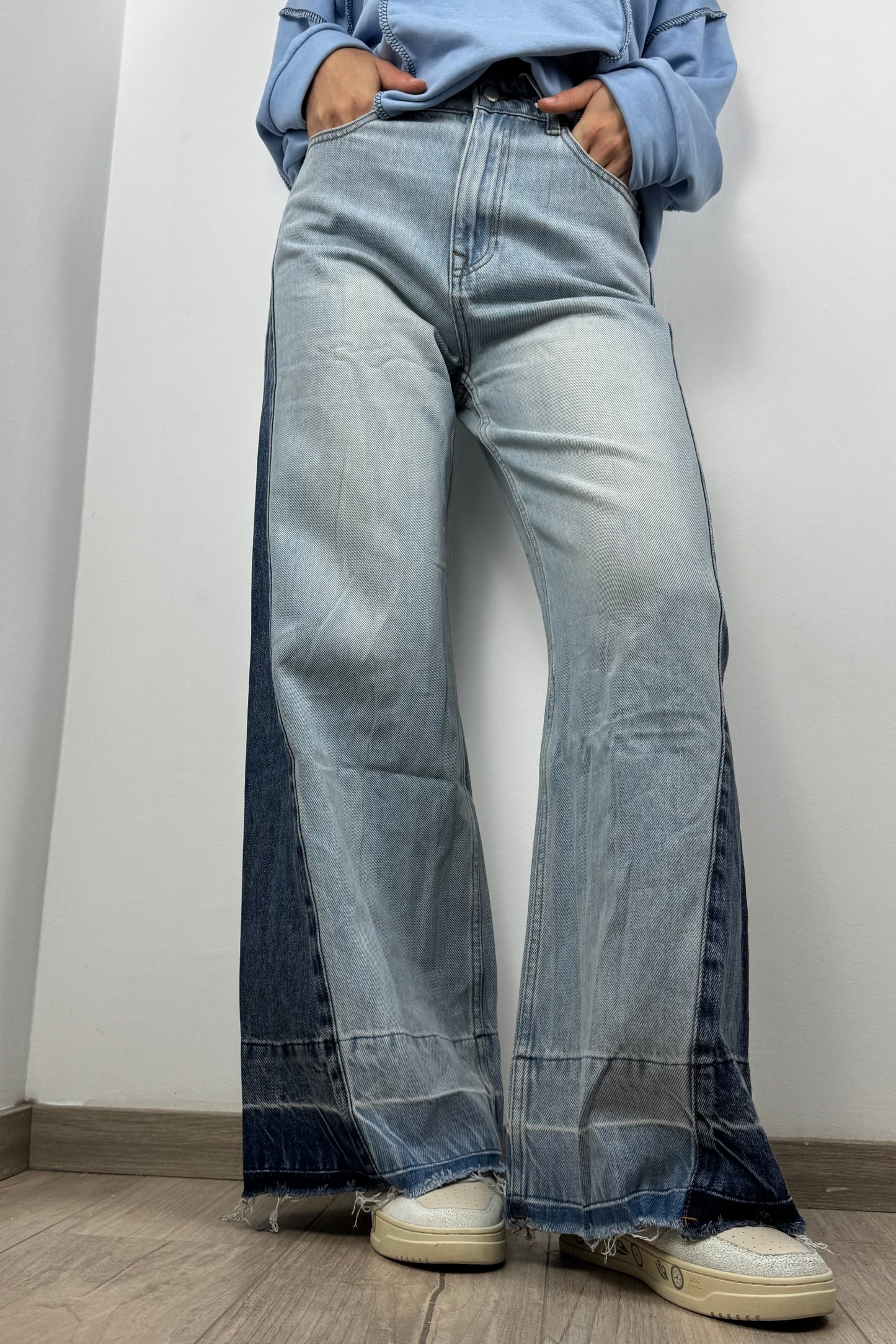 Zweifarbige Wide Leg Jeans