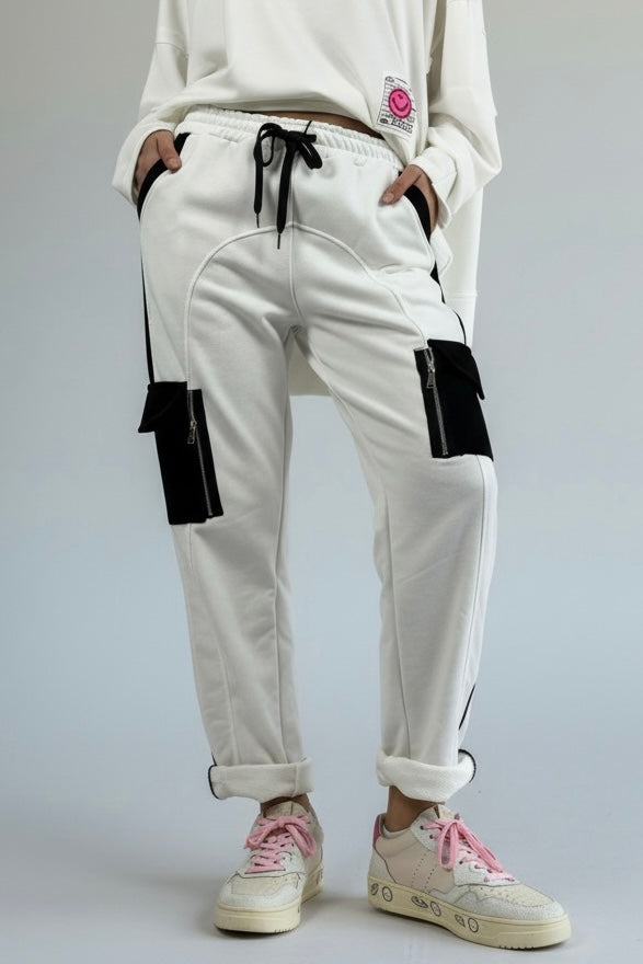 Hose mit Kontrastdetails & Reißverschlusstaschen
-Weiß