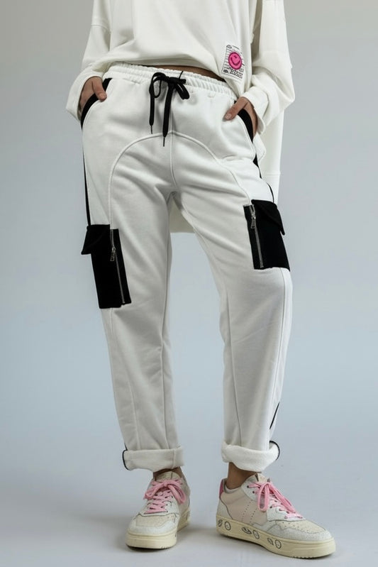 Hose mit Kontrastdetails & Reißverschlusstaschen
-Weiß