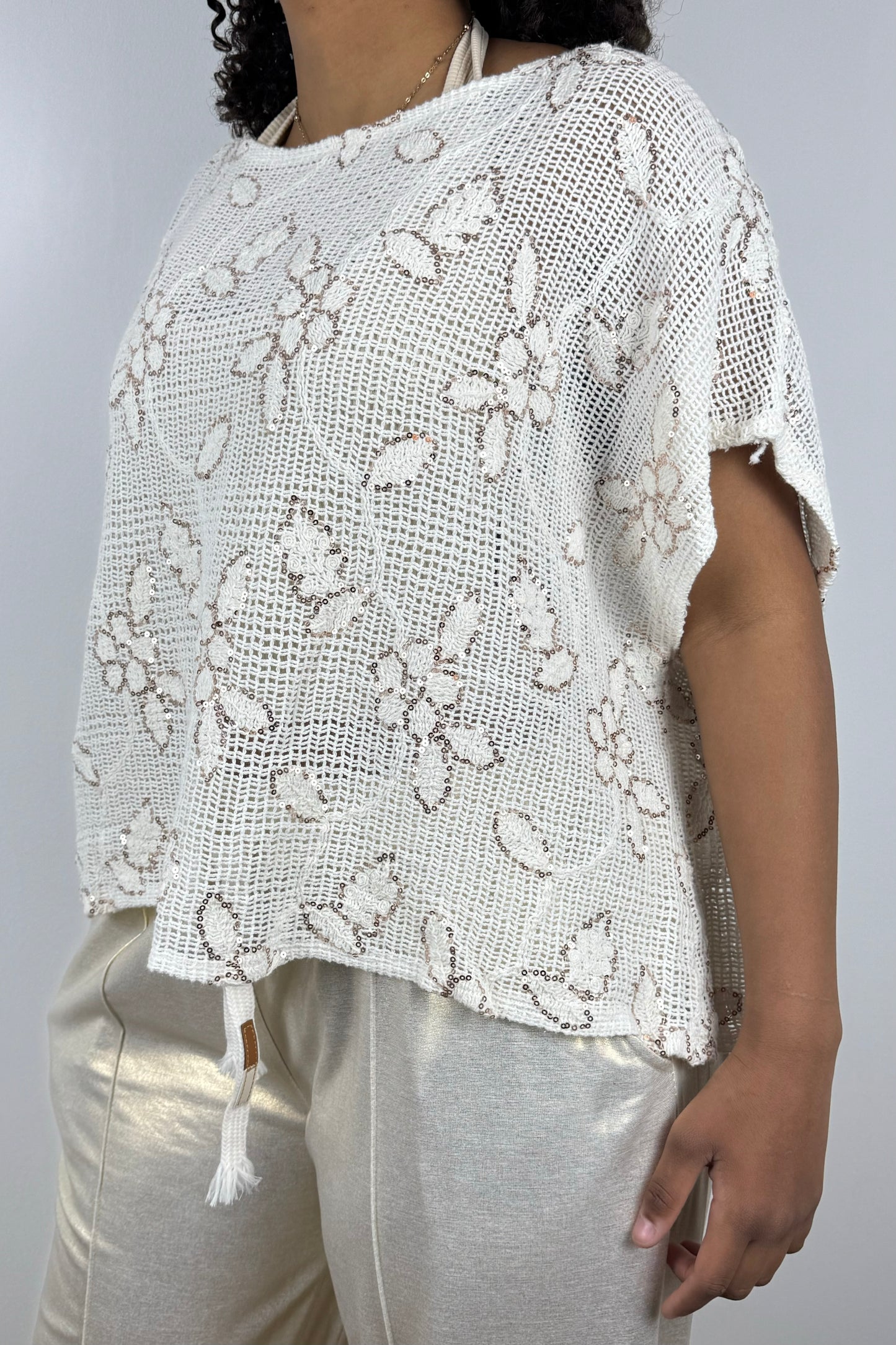 Damen-Häkelshirt mit floralem Muster – romantischer Look