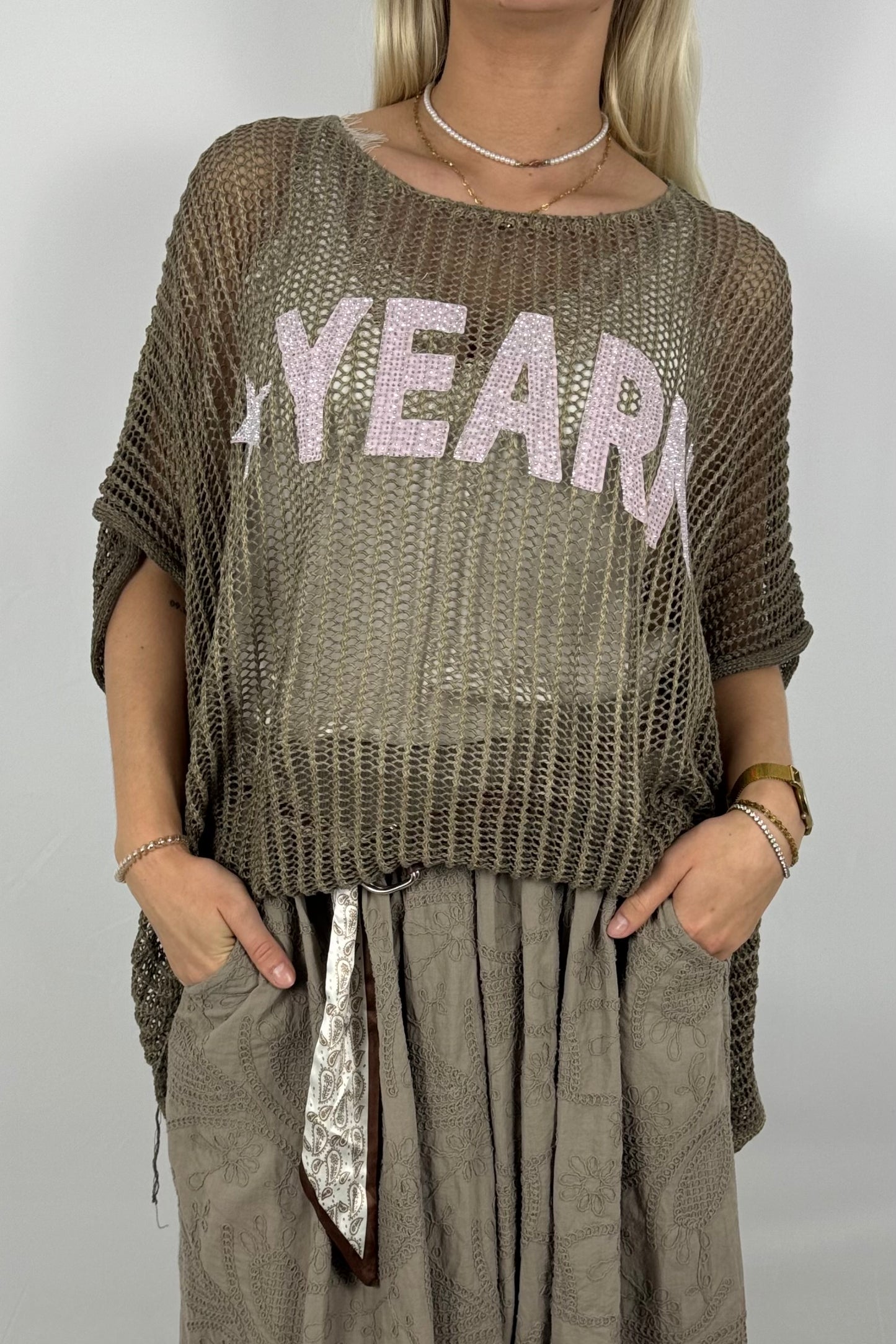 Oversize Strickshirt „YEARN“ – Netzlook Statement Shirt-Mud