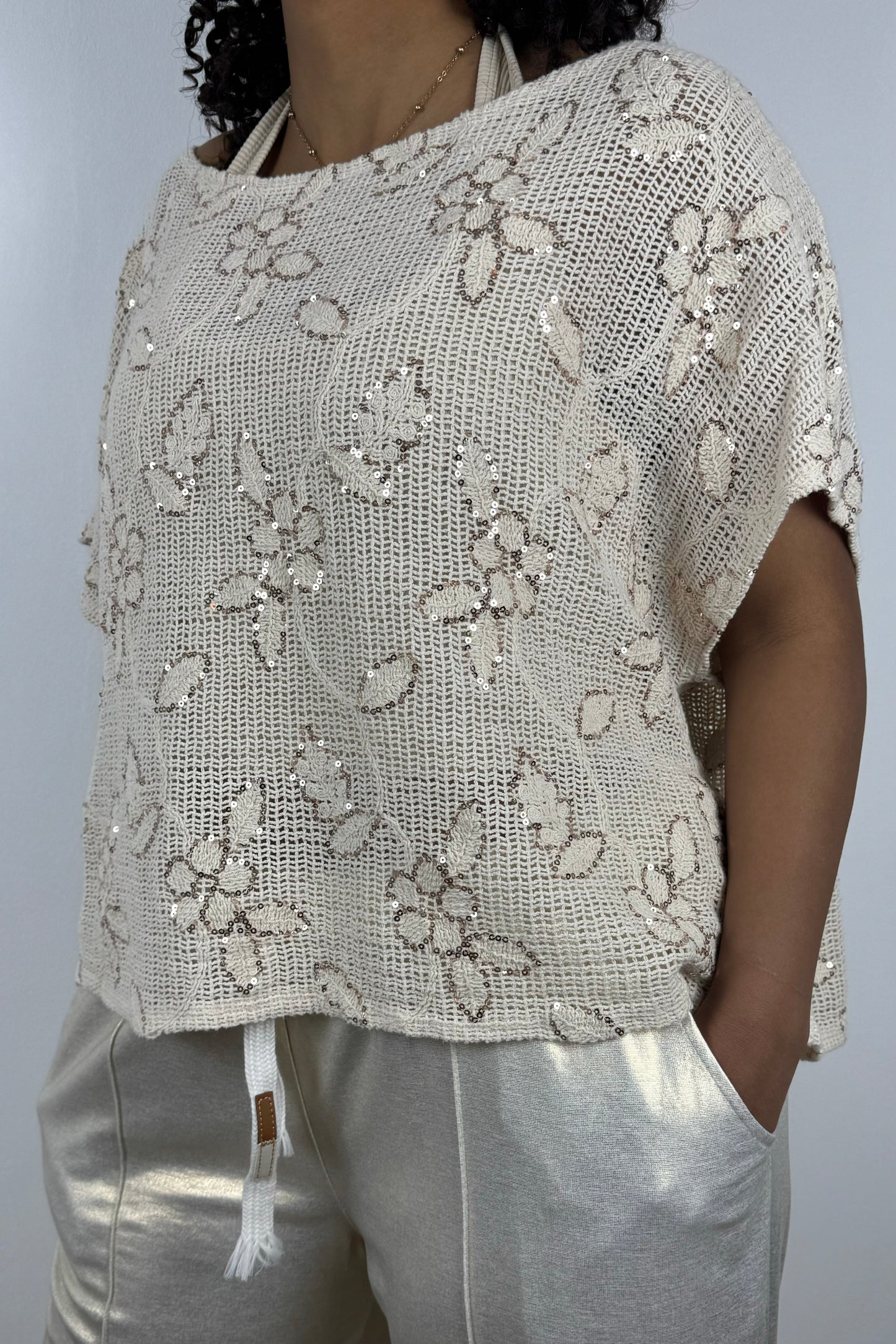 Damen-Häkelshirt mit floralem Muster – romantischer Look