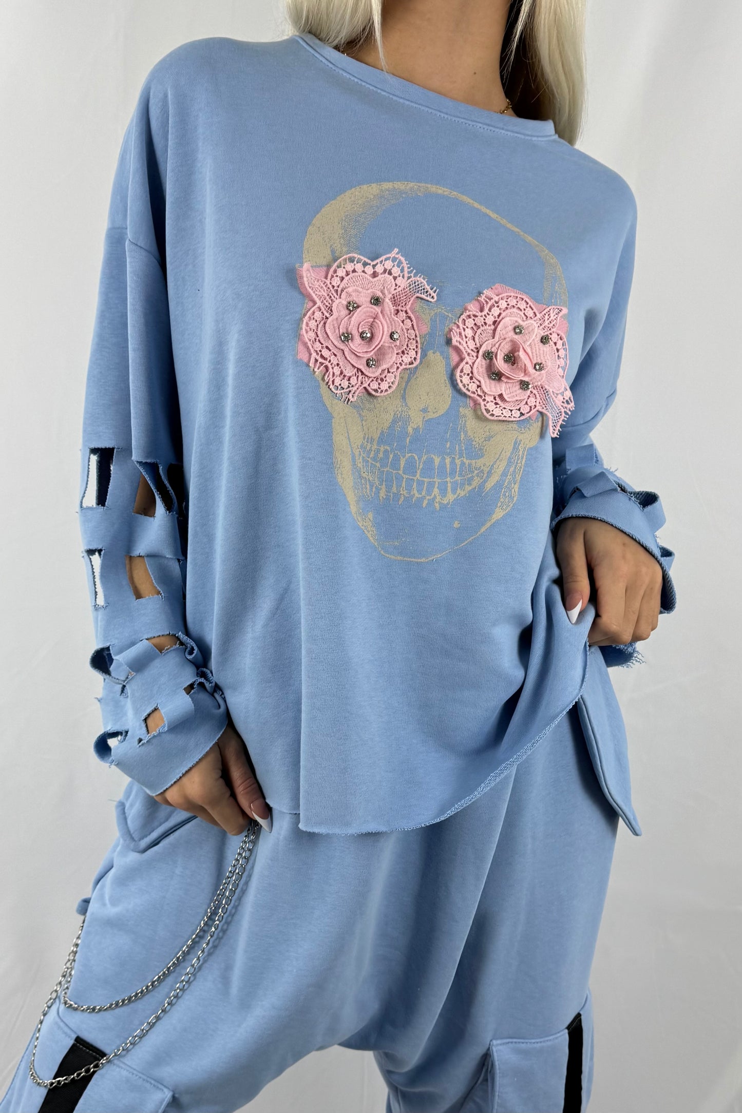 Oversize Shirt mit Totenkopf-Print & Cut-Out-Ärmeln –Hell Blau