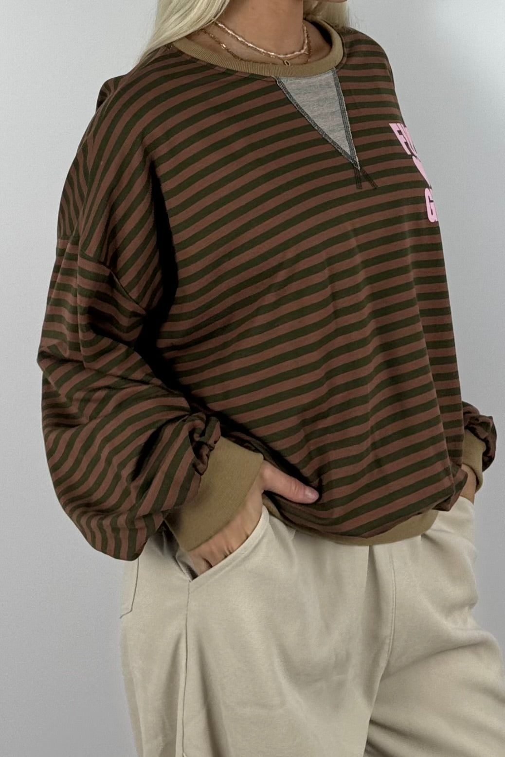 Oversize Streifen-Shirt mit „Full of Grace“-Khaki