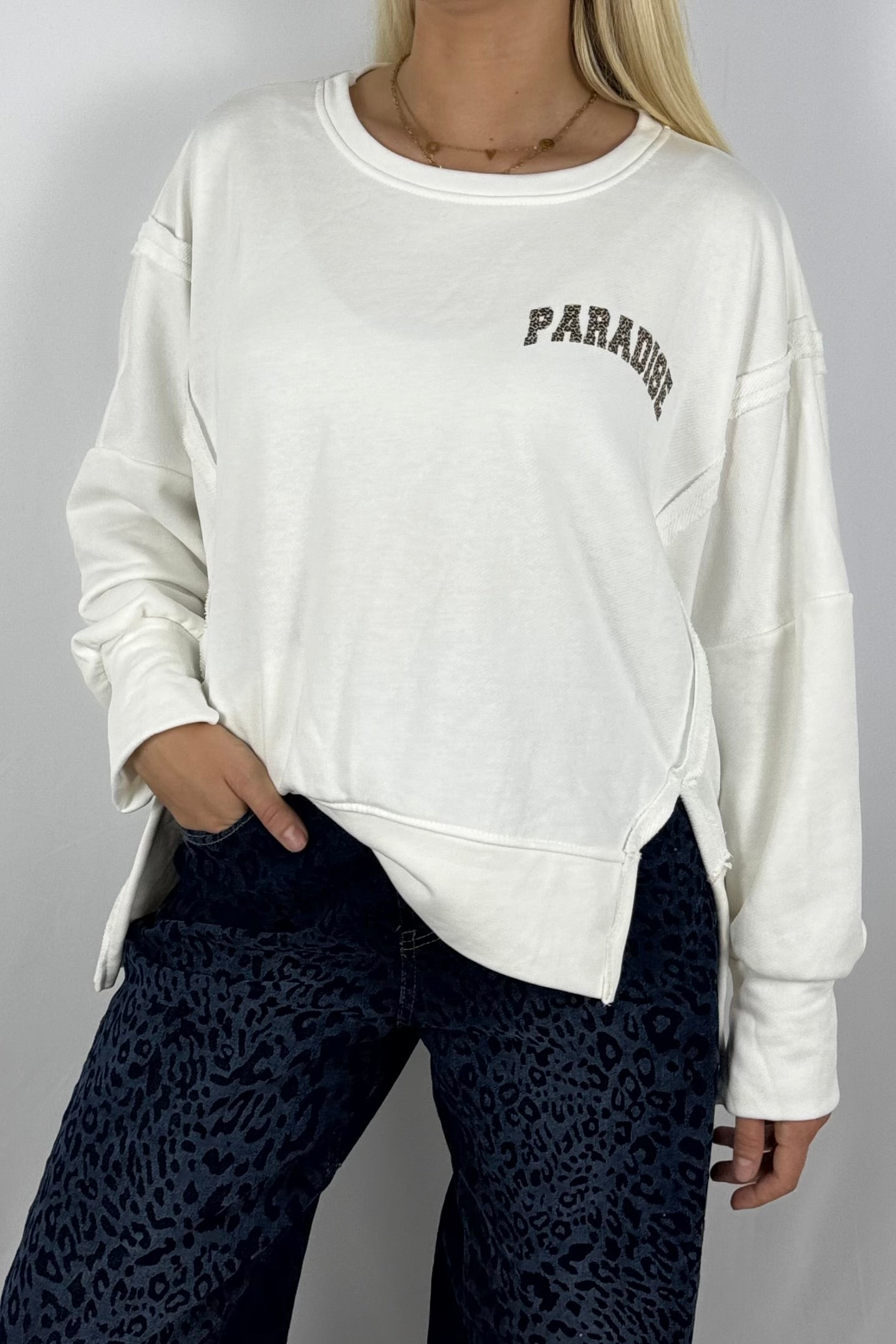 Damen Sweatshirt „PARADISE“ – Leo Print Oversize-Weiß