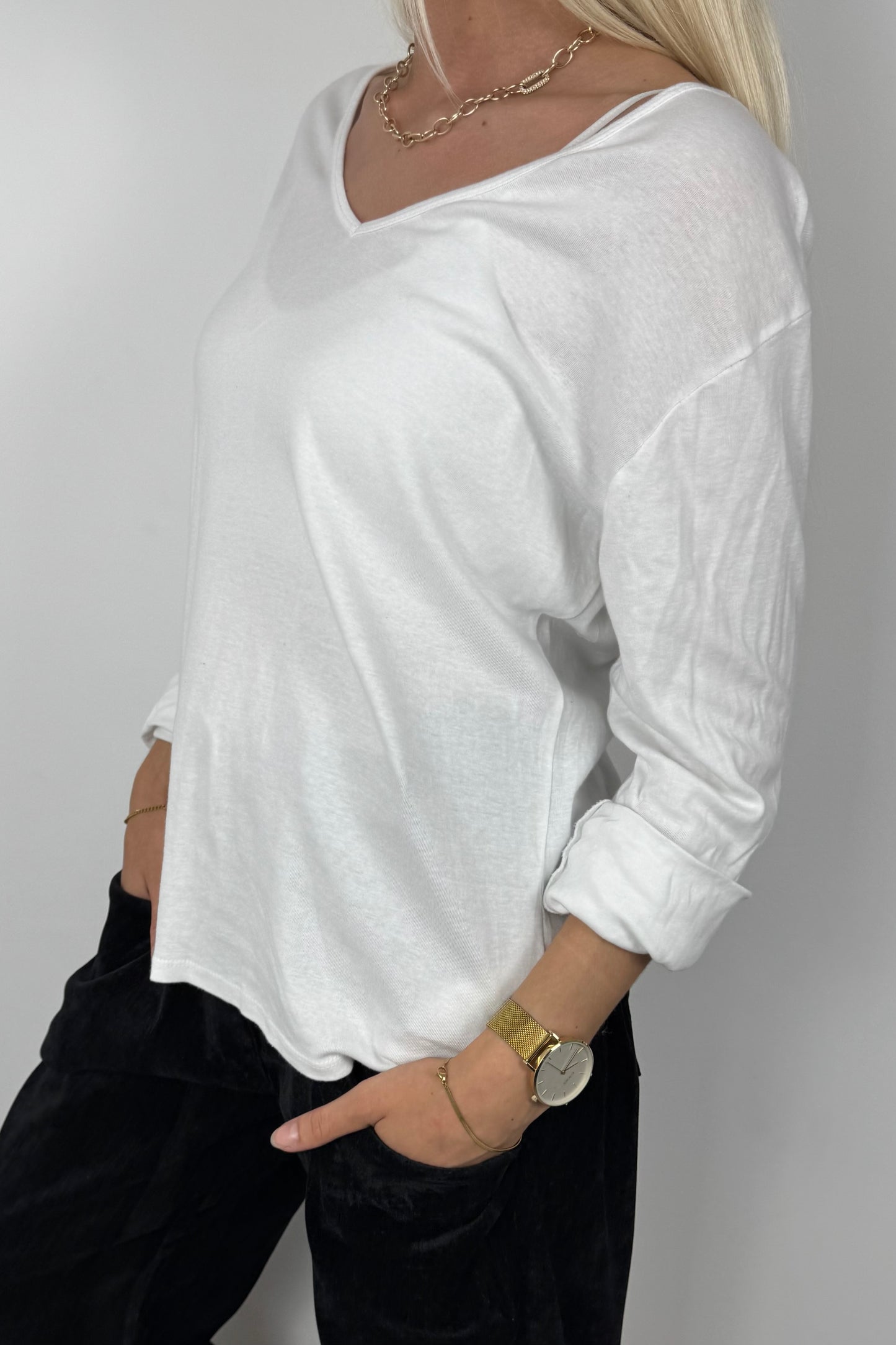 Damen Shirt mit V-Ausschnitt und gekrempelten Ärmeln