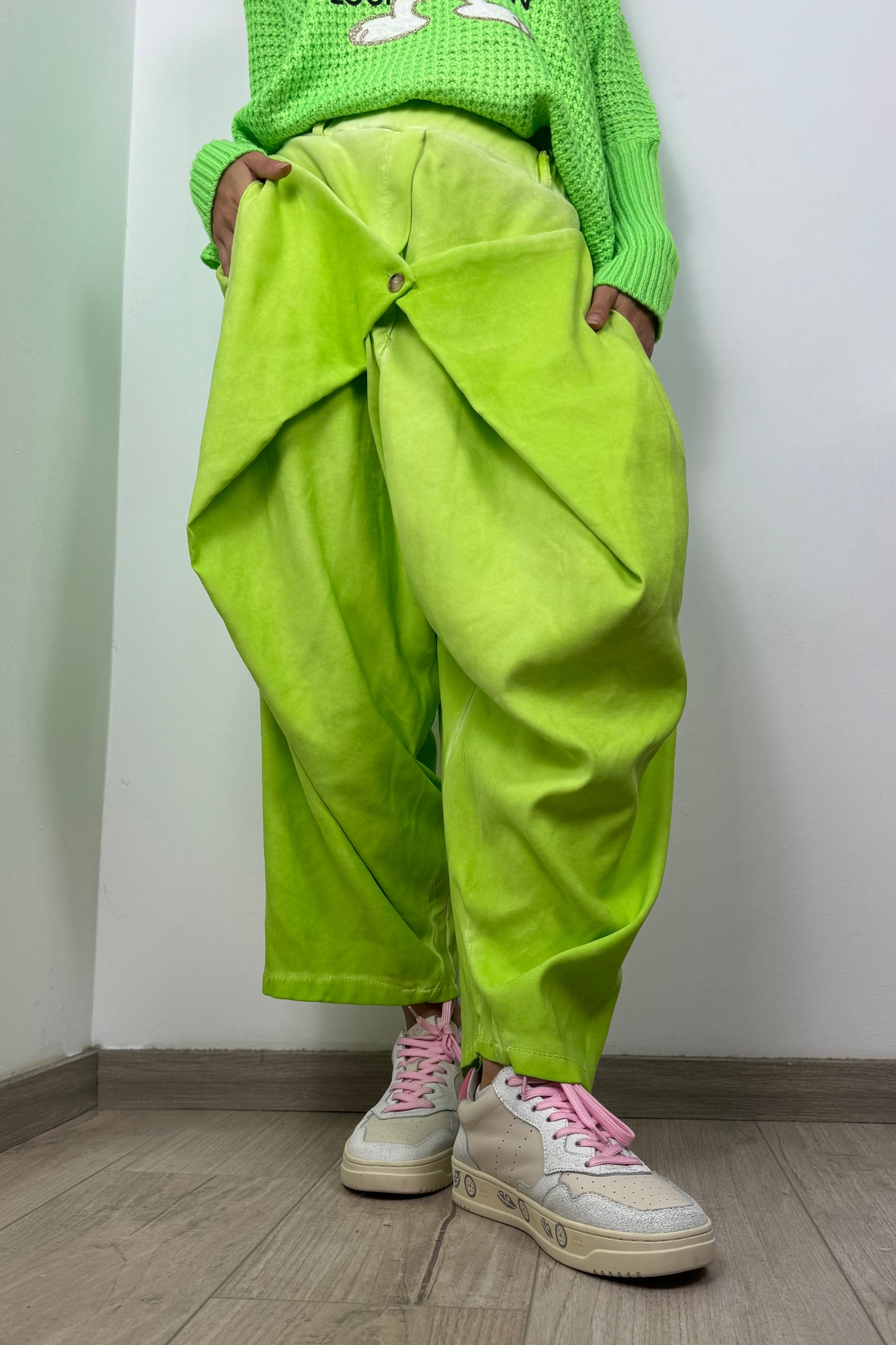 Asymmetrische Hose mit Wickeloptik