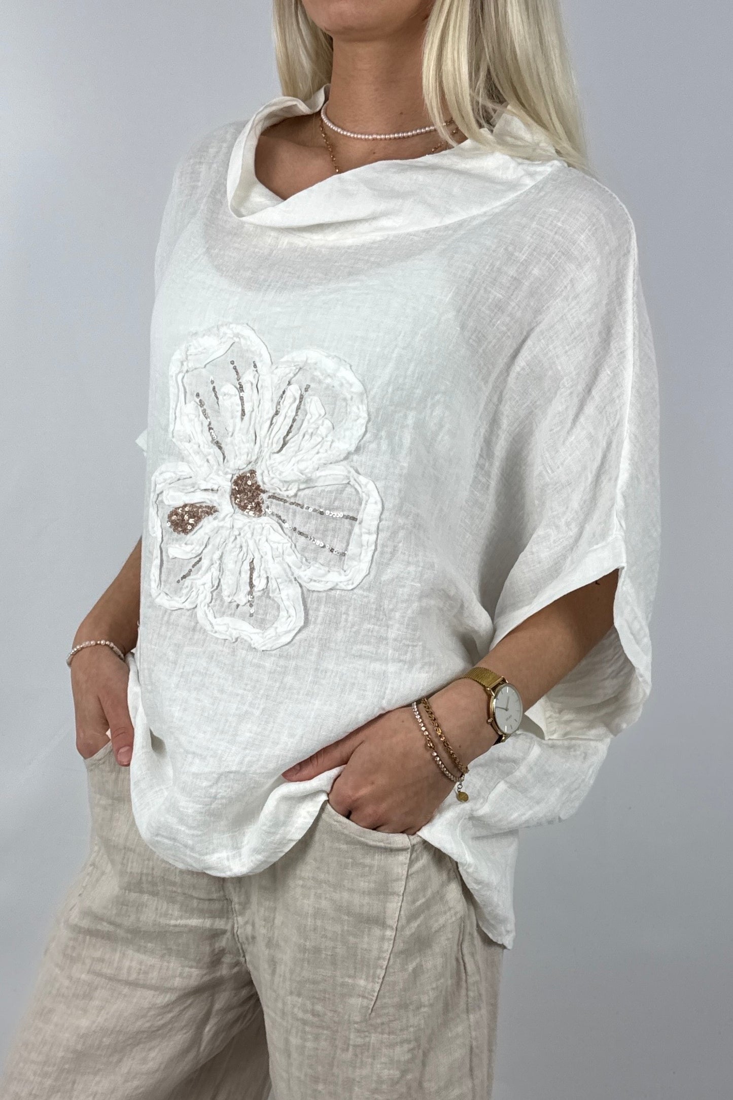 Leinen Shirt mit Blumen-Applikation – Lässiger Look-Weiß