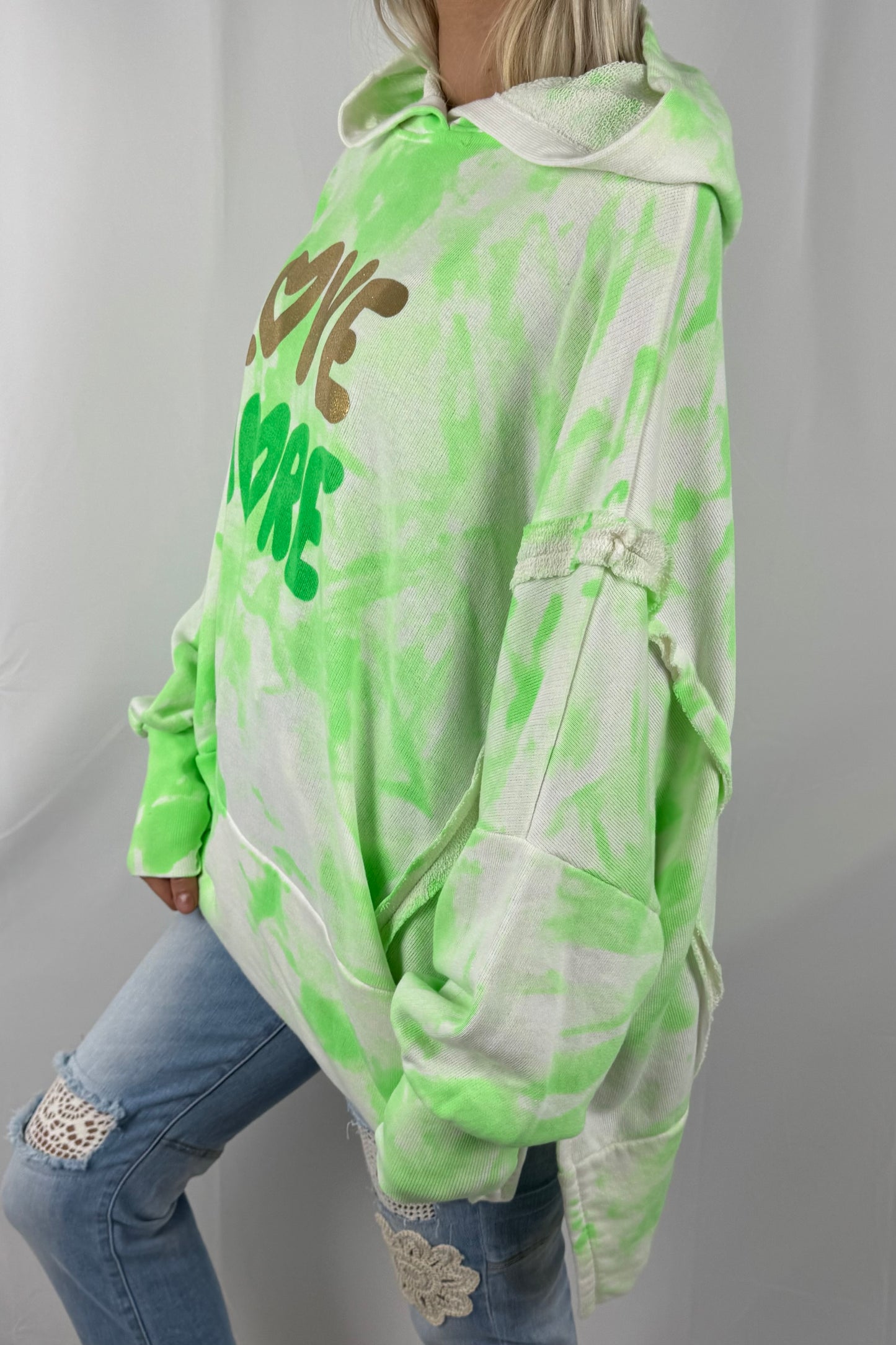 Oversize Pullover „Love More“-Grün