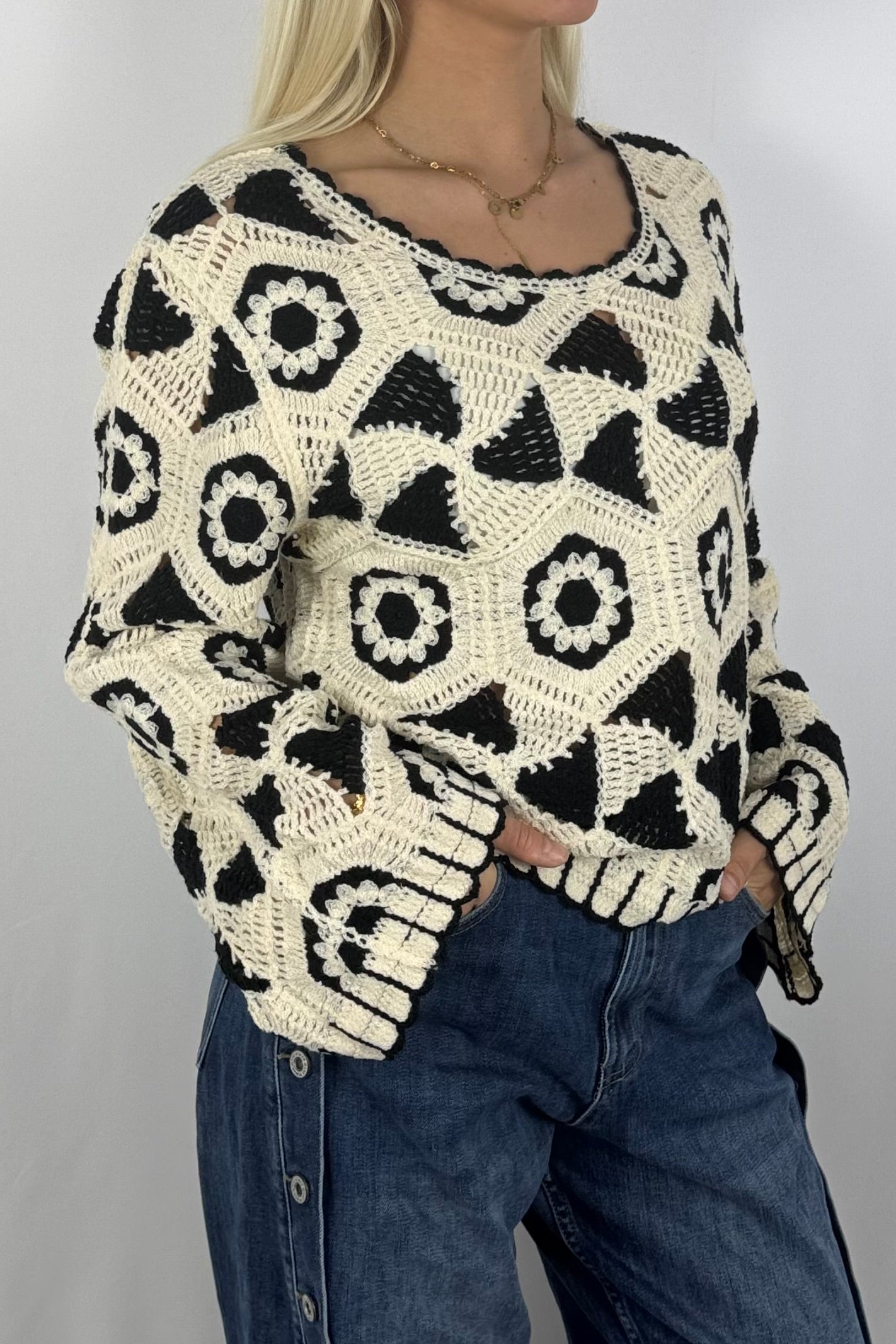 Damen Häkelpullover – Boho Style-Schwarz
