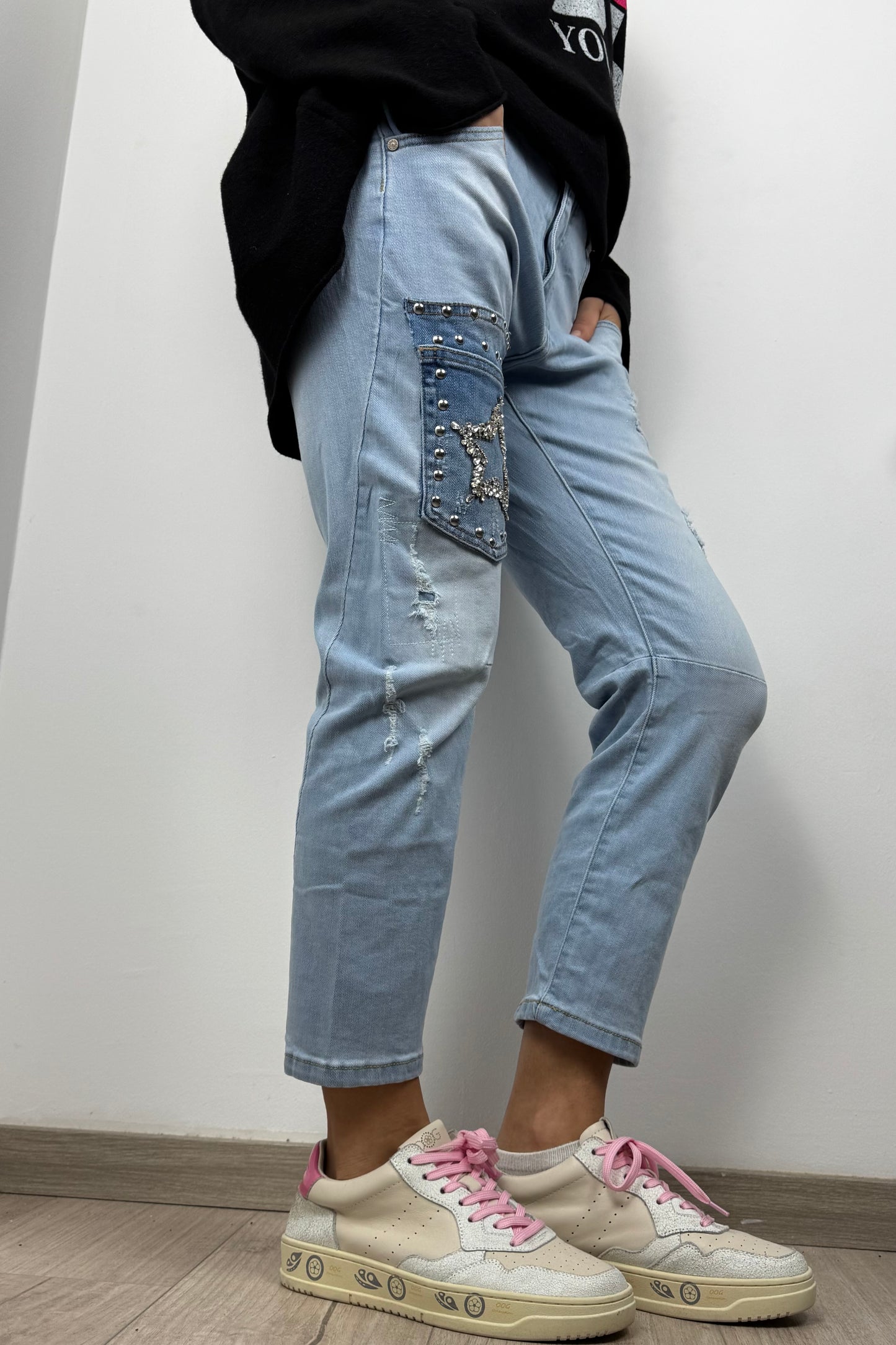 Jeans mit Strass-Stern & Nieten-Tasche