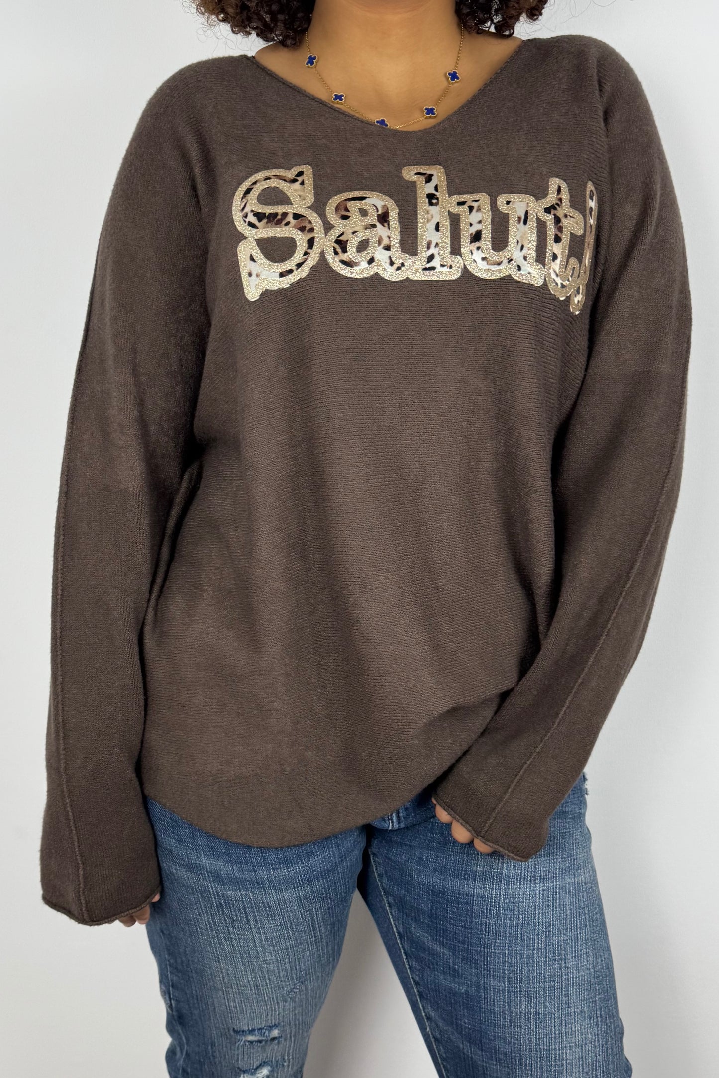 Strickshirt mit Schriftzug „Salut!“ –Choco