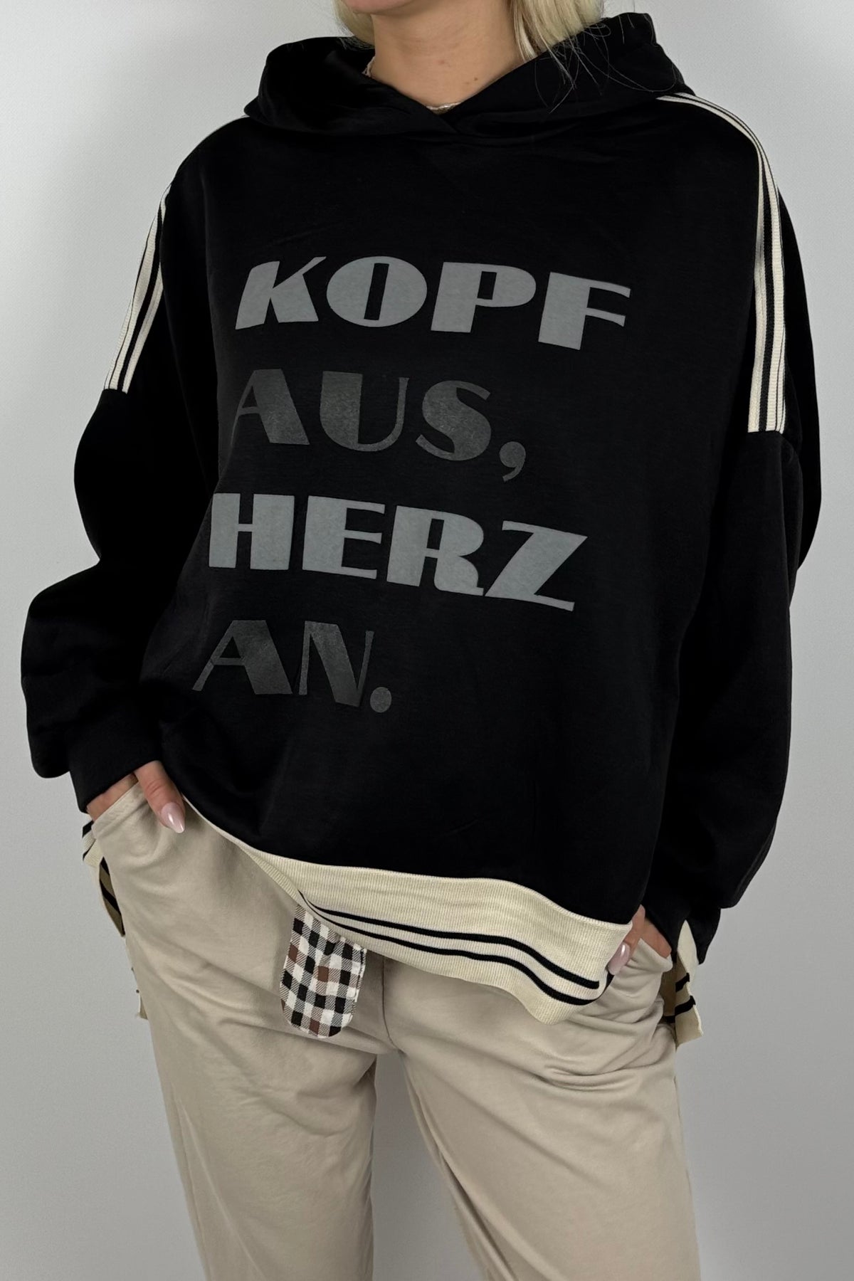 Oversize Hoodie „Kopf aus, Herz an“-Schwarz