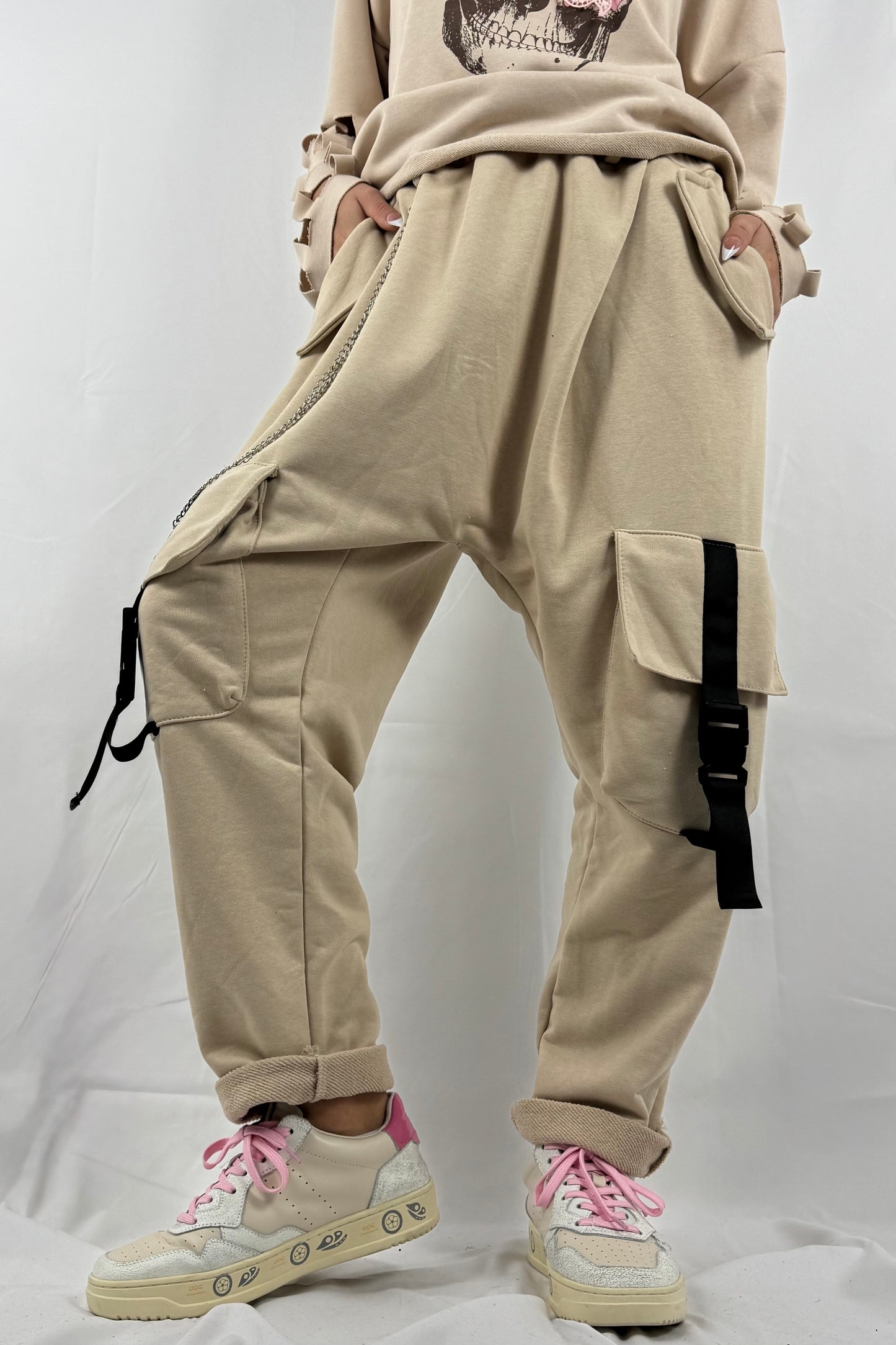Cargo Jogpants mit Kette & Taschen –Beige