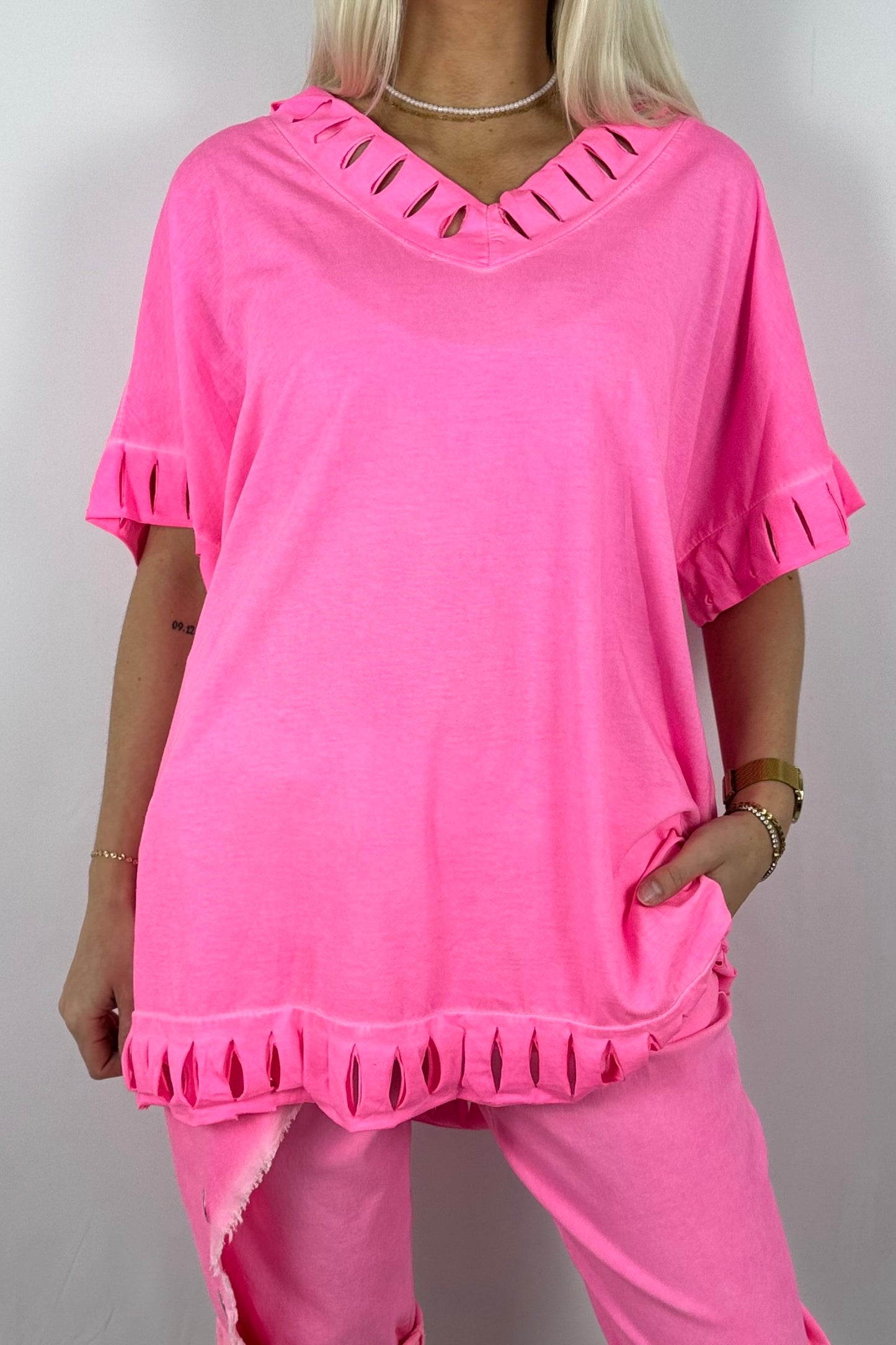 Oversize-Shirt mit Cut-Out-Details und V-Ausschnitt-Neon Pink