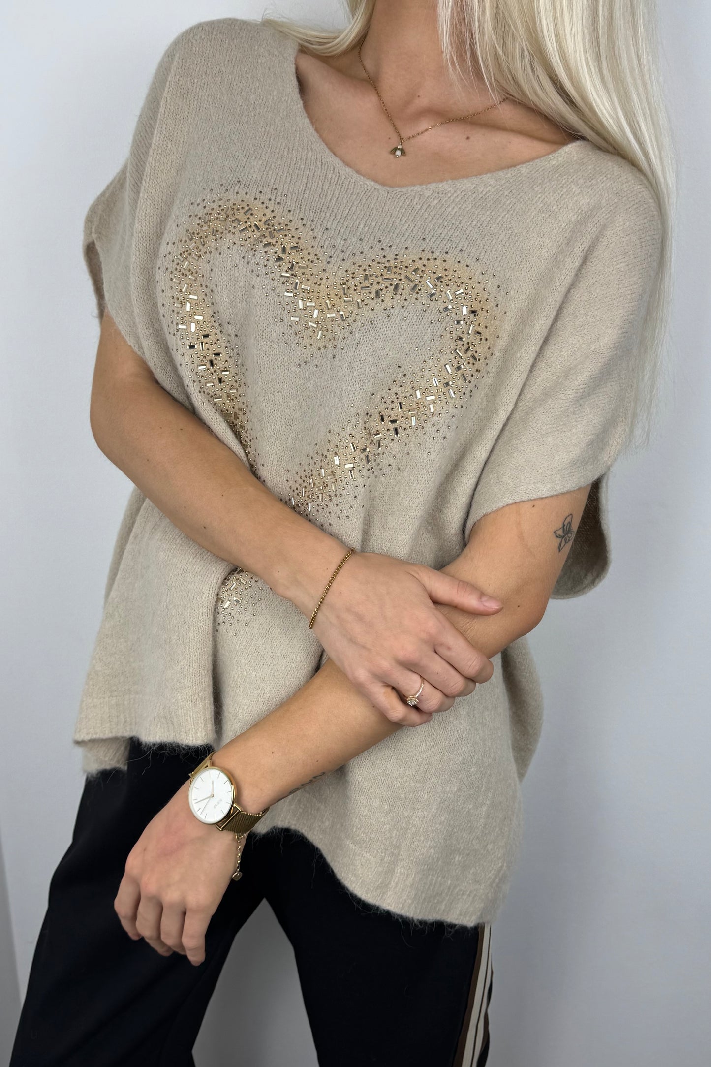 Pullover mit Herz-Design und Strassdetails –Beige