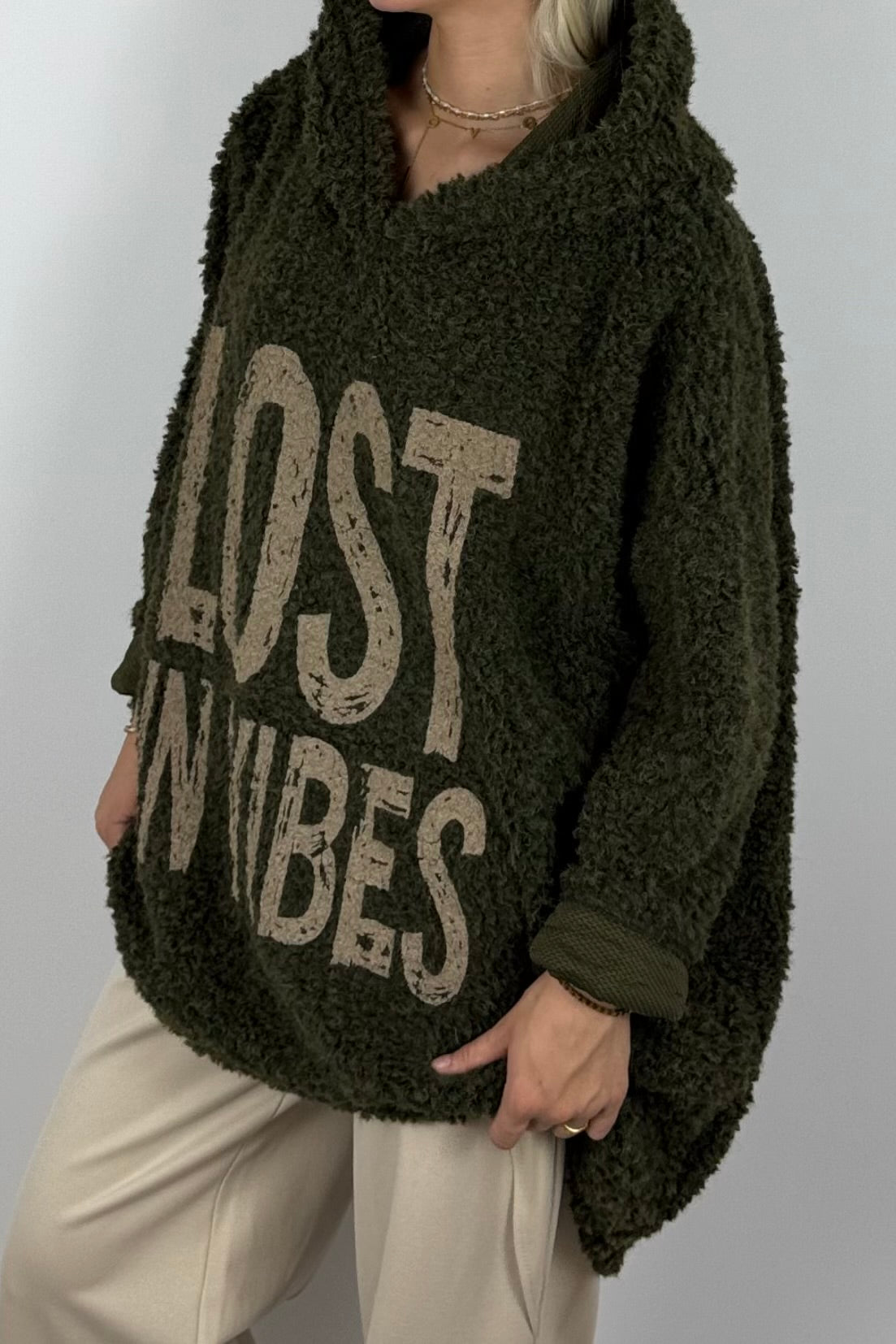 Damen Oversize Teddy-Pullover „Lost in Vibes“ – Khaki