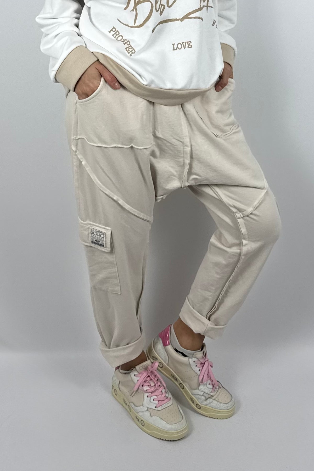 Damen-Cargohose mit tiefem Schritt und Ziernähten-Beige